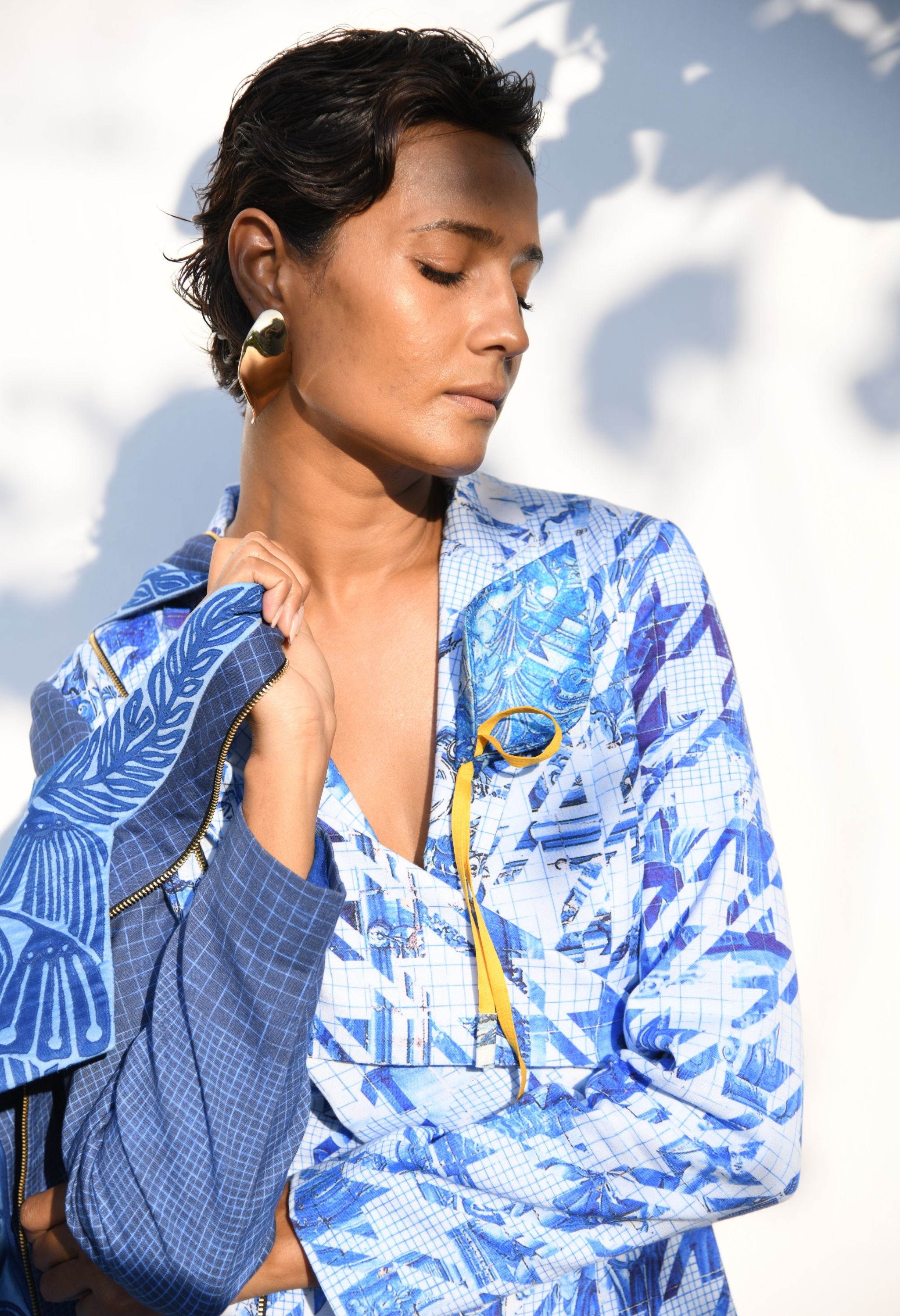 PRINTED LONG JACKET WITH ATTACHED TOTE