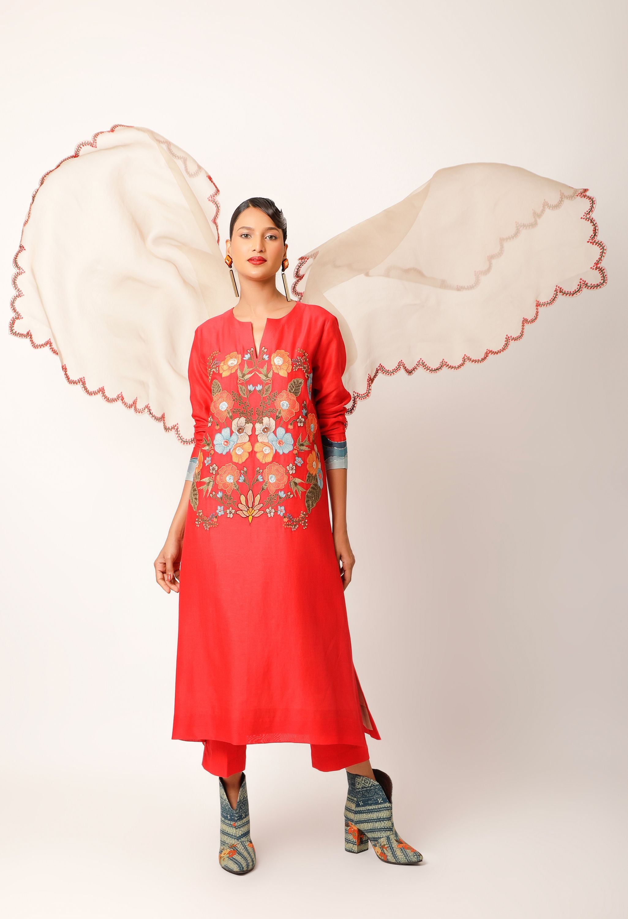 FOLIAGE EMBROIDERED STRAIGHT KURTA WITH PANTS