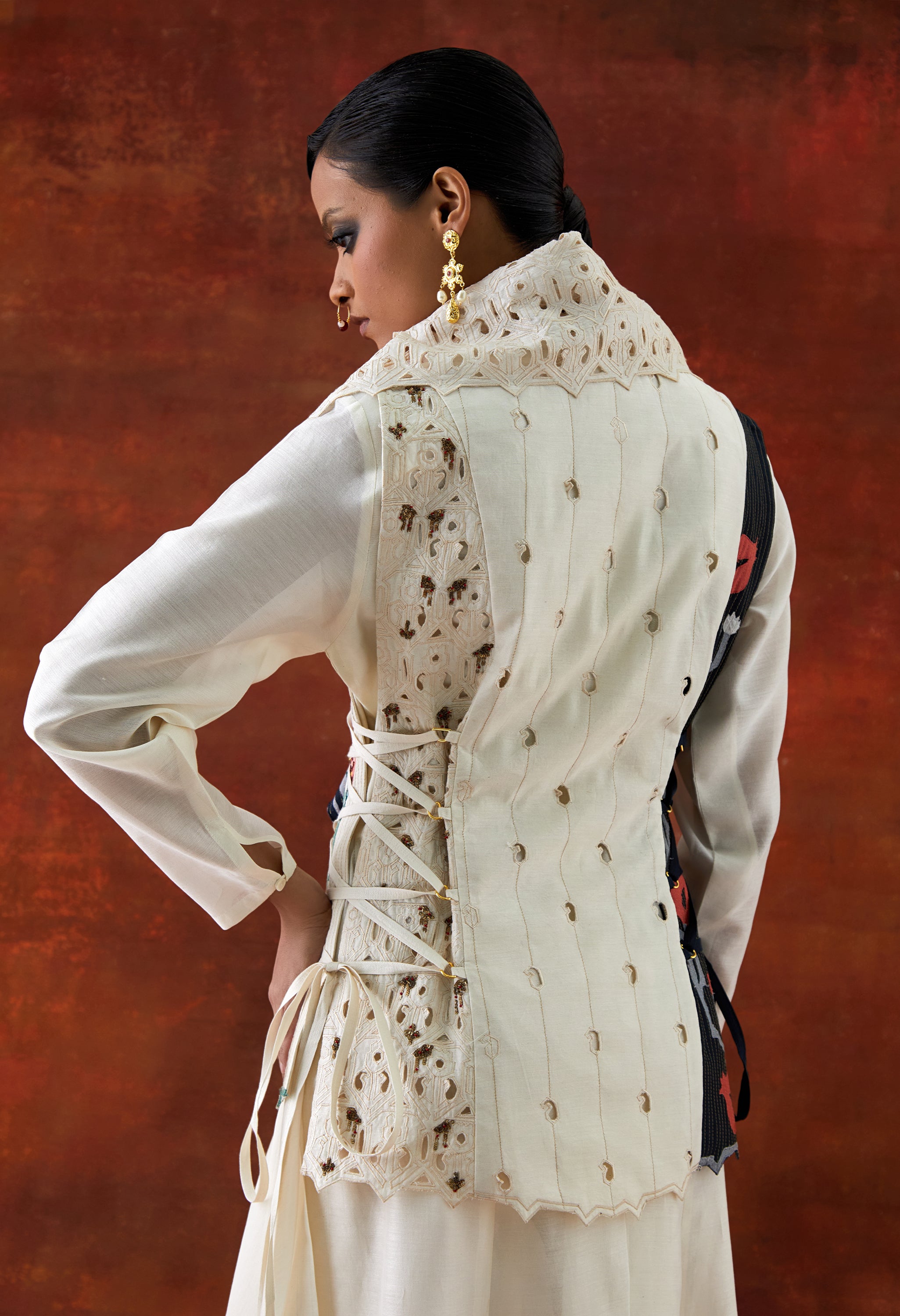 DRAPED COLLAR SIDE TIE UP JACKET WITH V NECK DRAPED KURTA AND PANTS