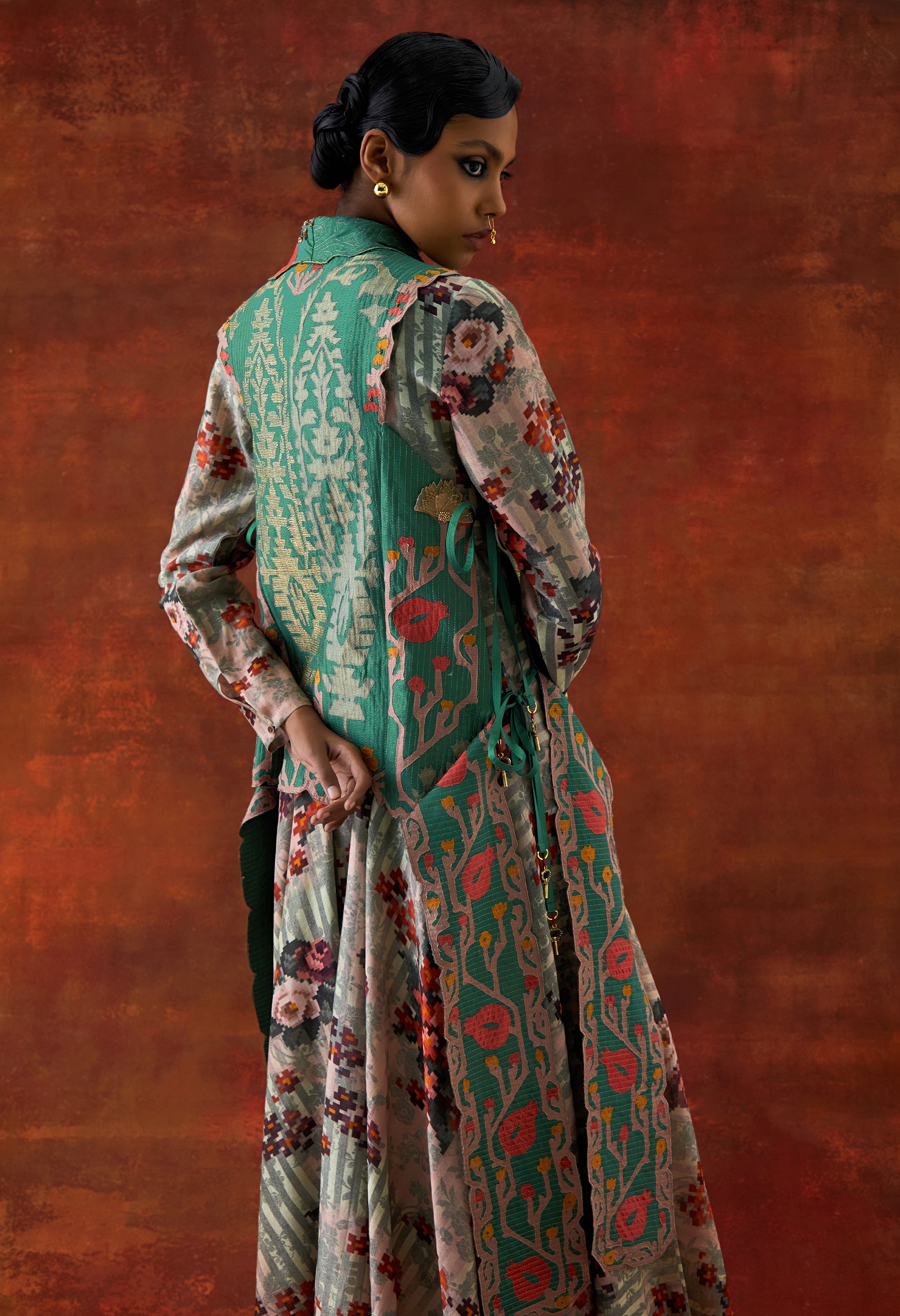 POMEGRANATE DOUBLE LAPEL JACKET WITH PRINTED ANARKALI