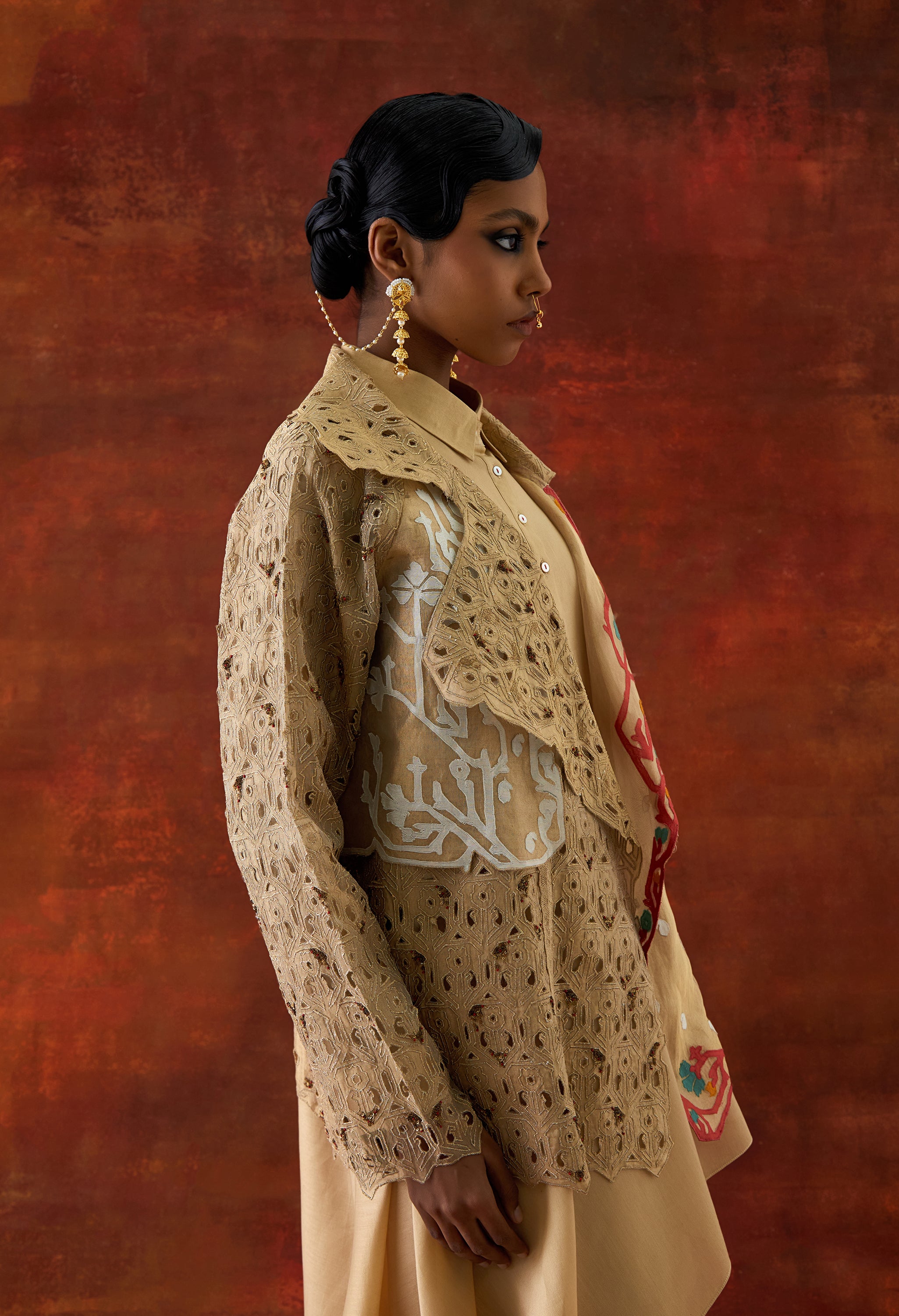 EMB ORGANZA SHORT TRENCH WITH DRAPED SHIRT AND PANTS