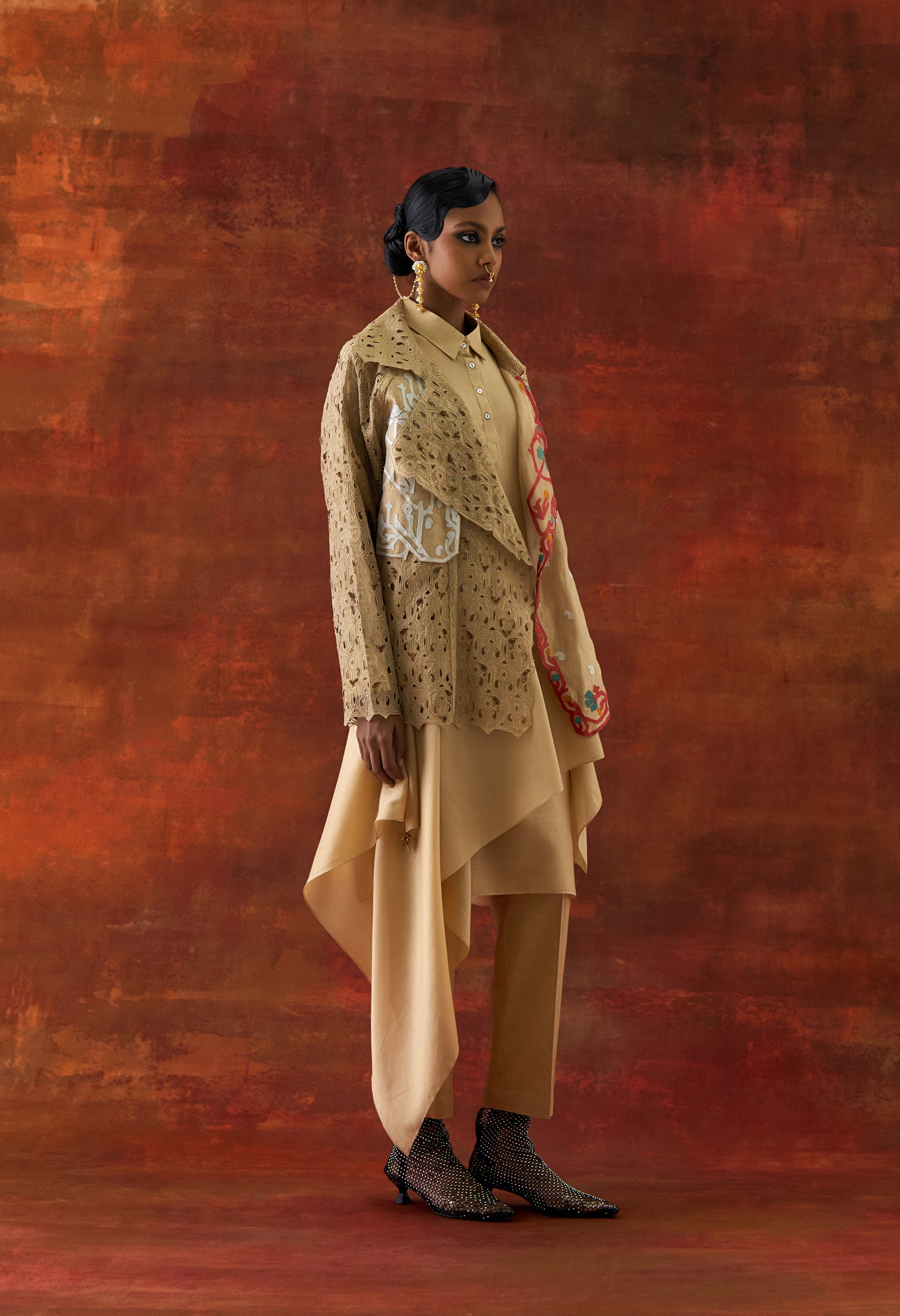 EMB ORGANZA SHORT TRENCH WITH DRAPED SHIRT AND PANTS