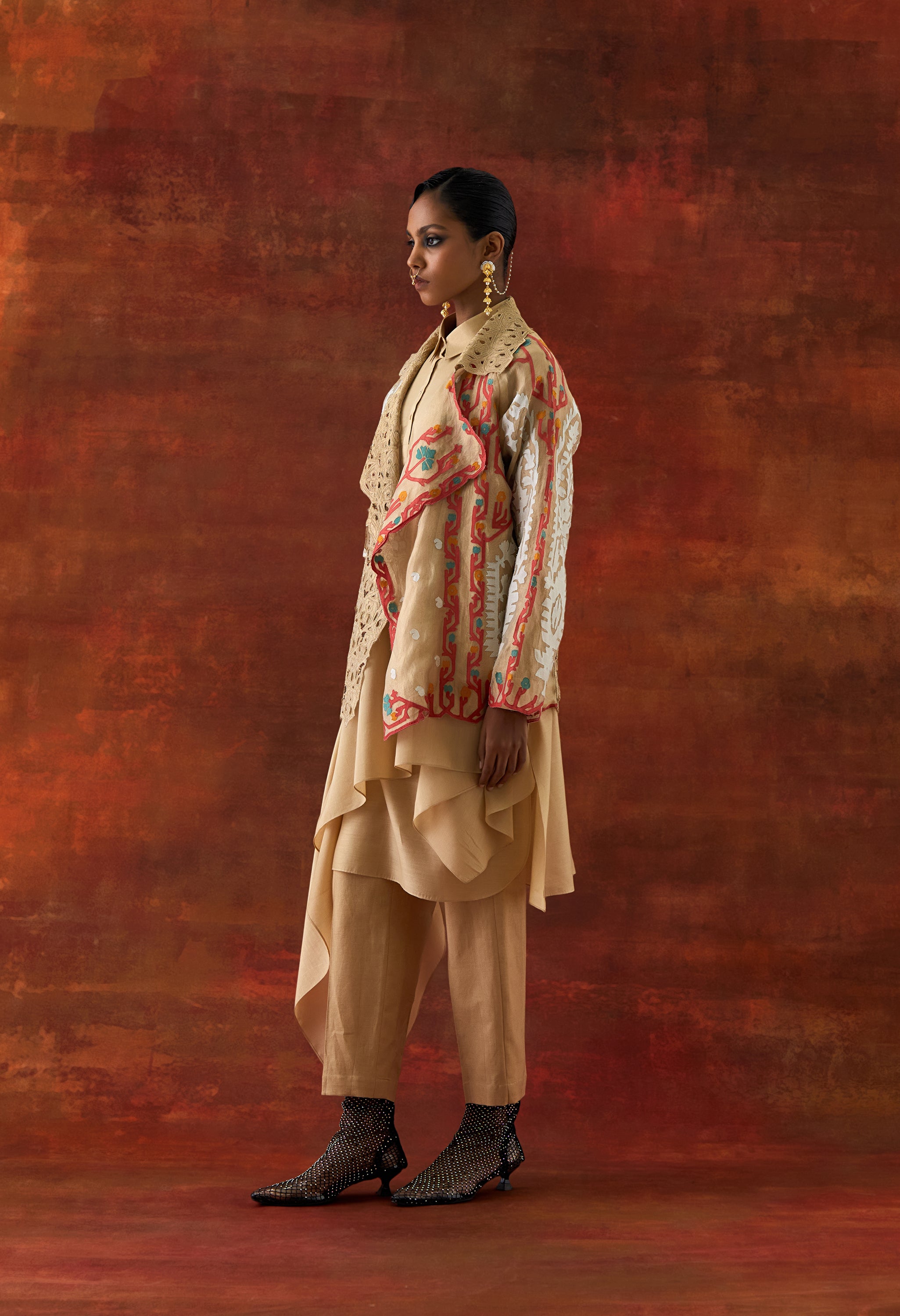 EMB ORGANZA SHORT TRENCH WITH DRAPED SHIRT AND PANTS