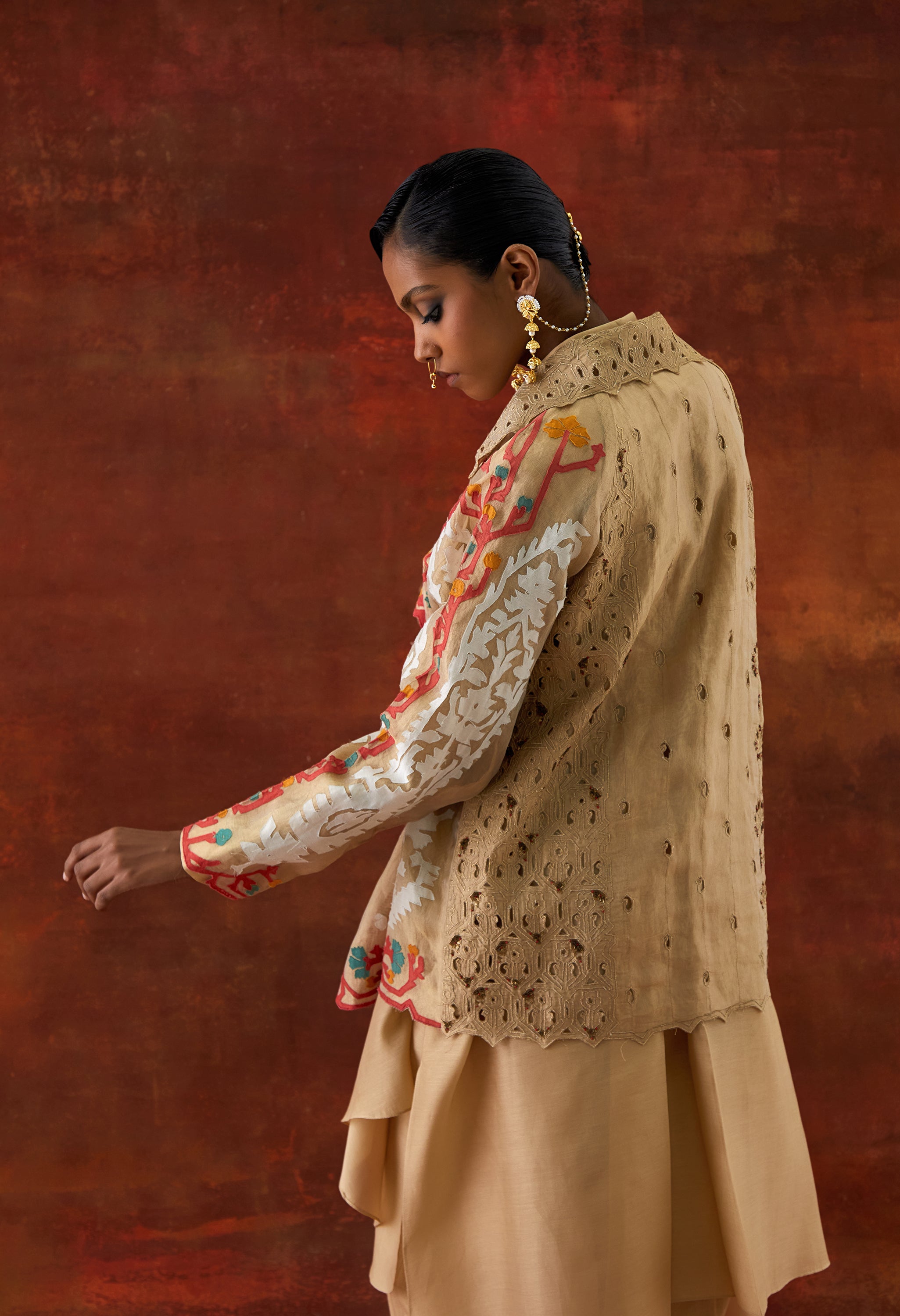 EMB ORGANZA SHORT TRENCH WITH DRAPED SHIRT AND PANTS