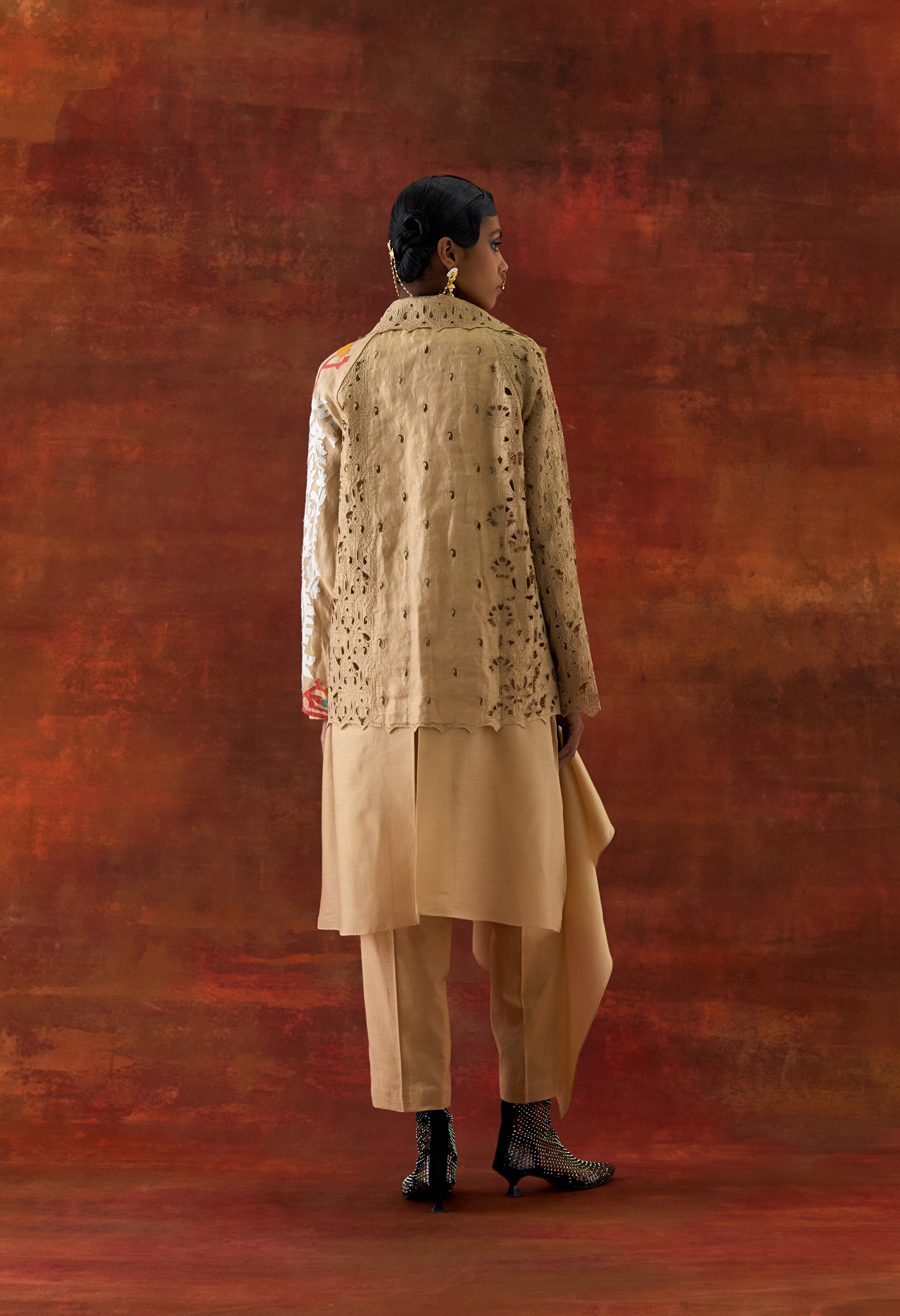 EMB ORGANZA SHORT TRENCH WITH DRAPED SHIRT AND PANTS