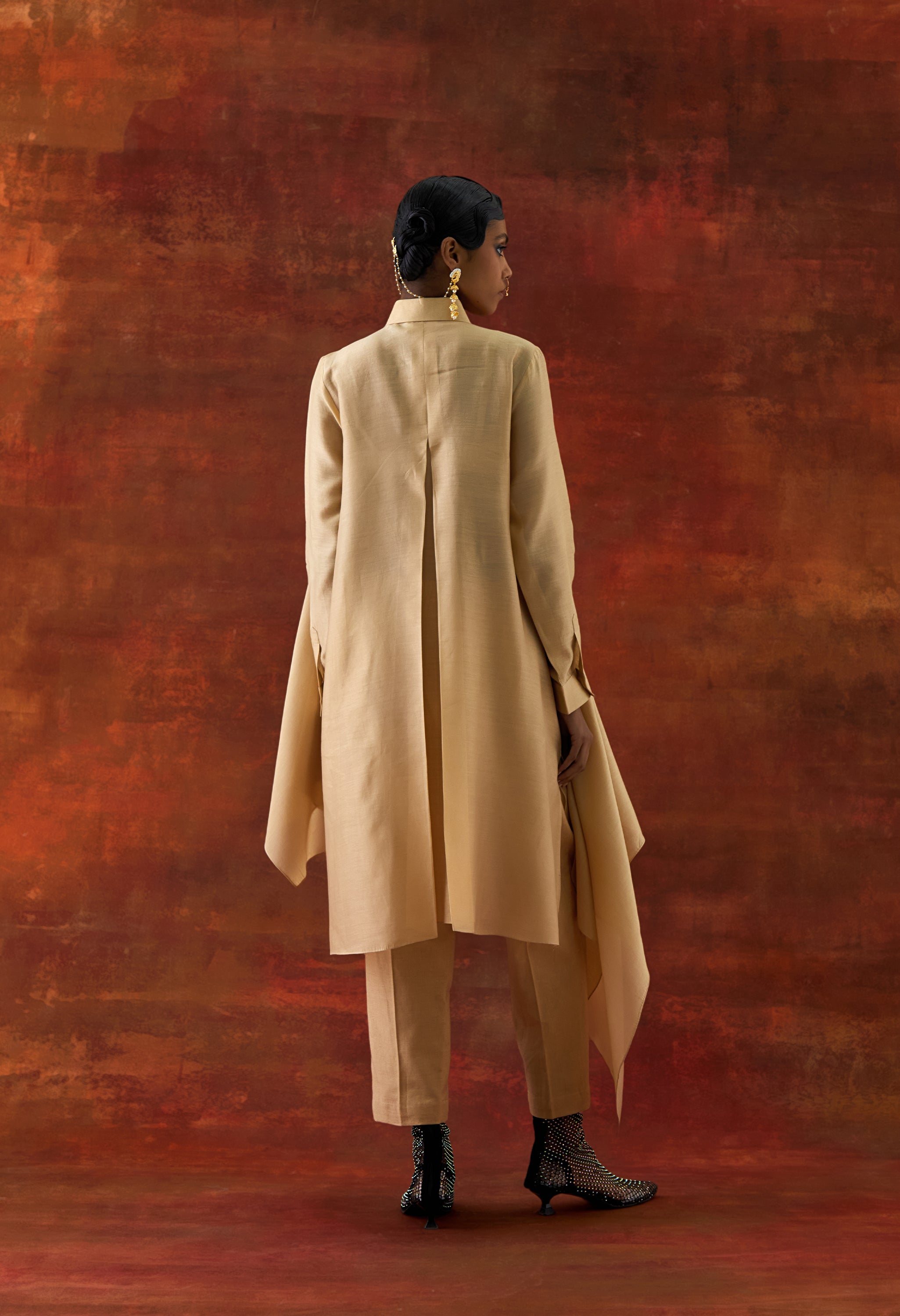 EMB ORGANZA SHORT TRENCH WITH DRAPED SHIRT AND PANTS