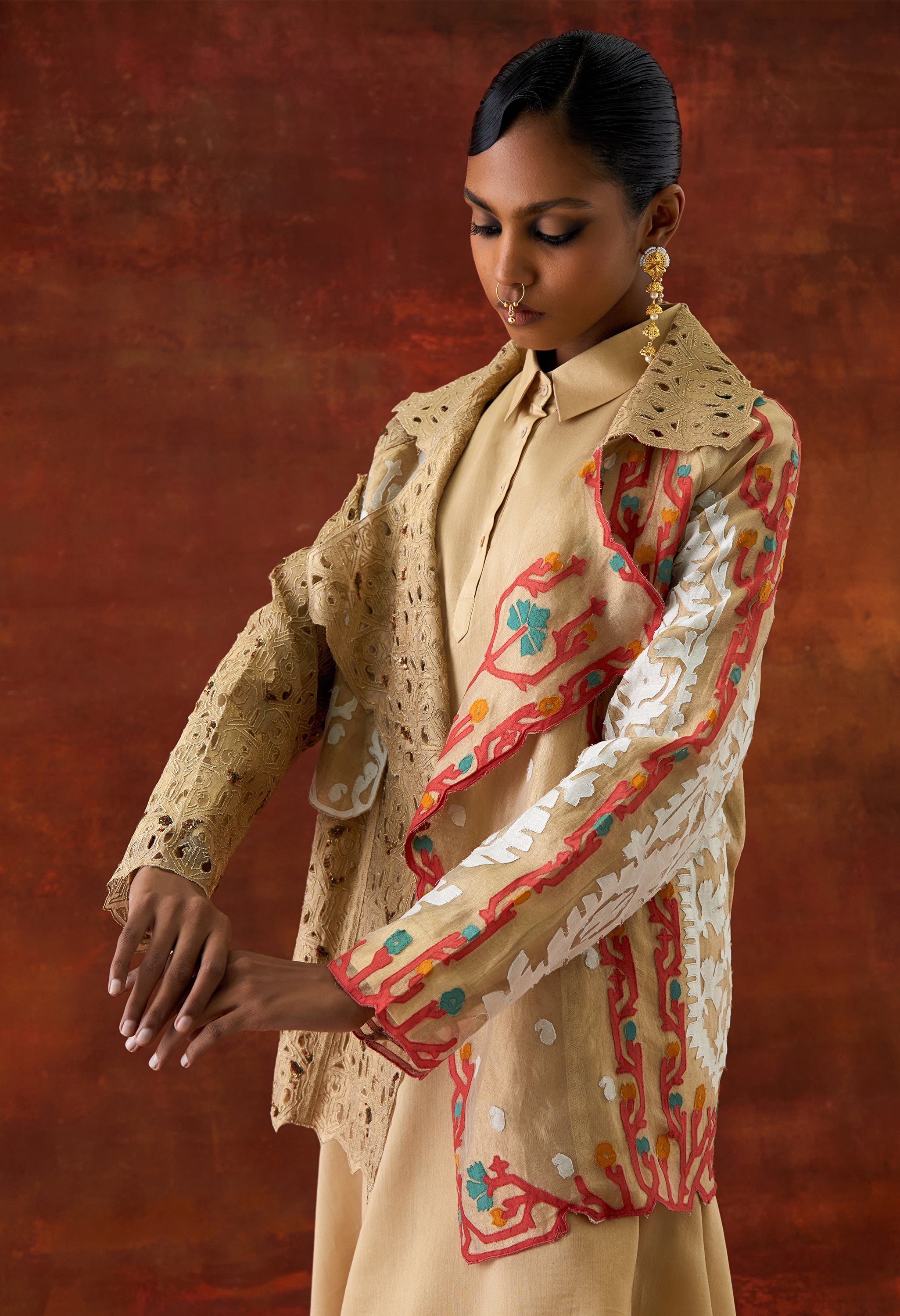 EMB ORGANZA SHORT TRENCH WITH DRAPED SHIRT AND PANTS