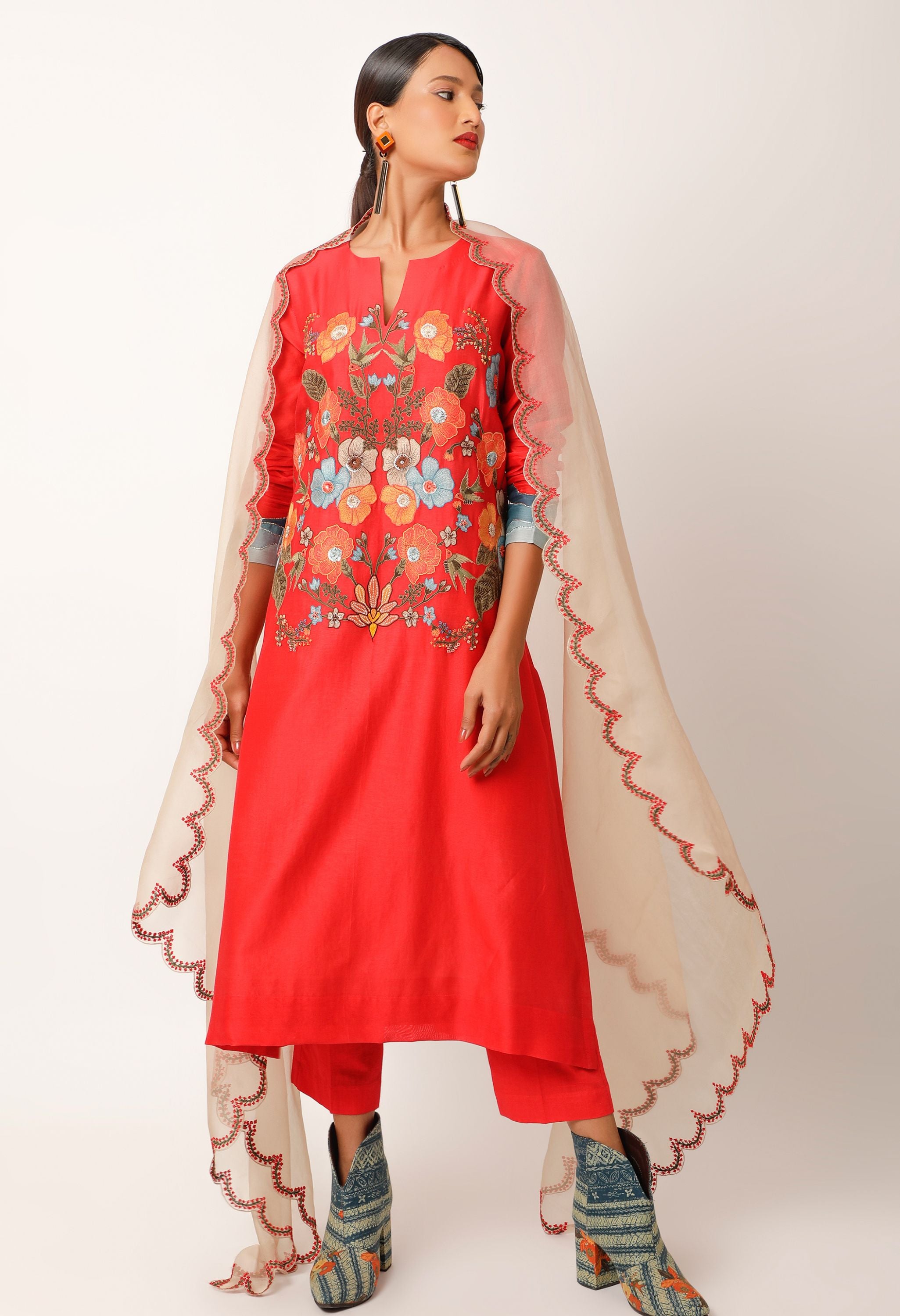 FOLIAGE EMBROIDERED STRAIGHT KURTA WITH PANTS