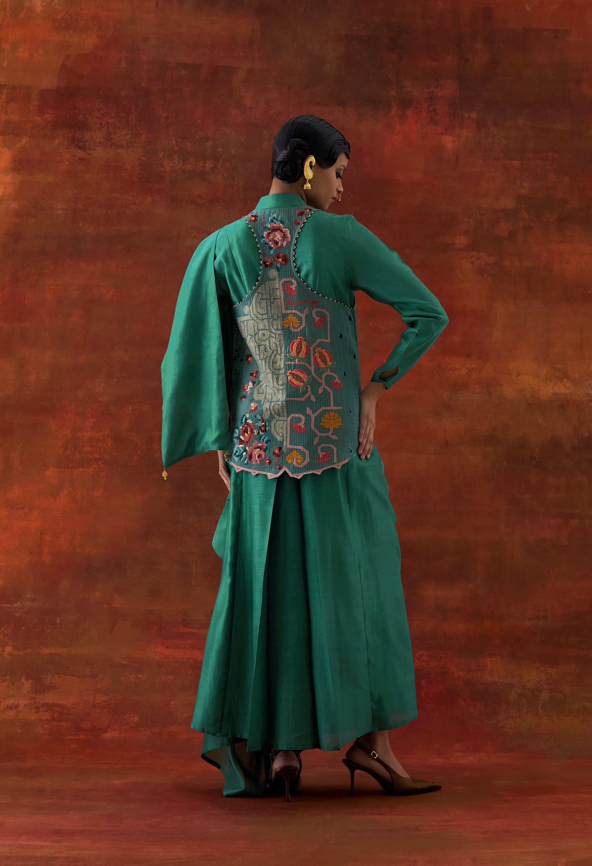 ANGRAKHA STYLE JACKET WITH ZIPPERED KURTA AND PANTS