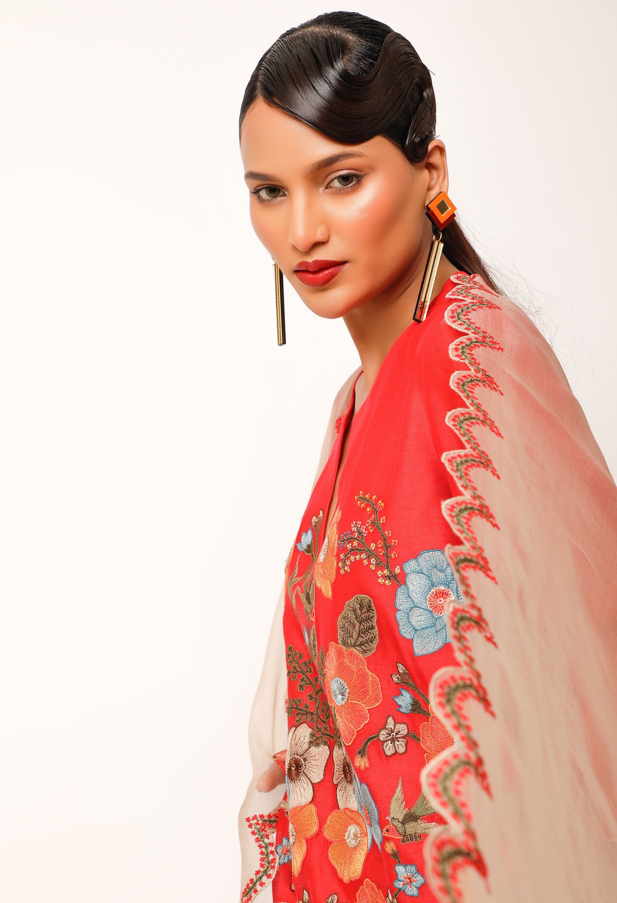 FOLIAGE EMBROIDERED STRAIGHT KURTA WITH PANTS