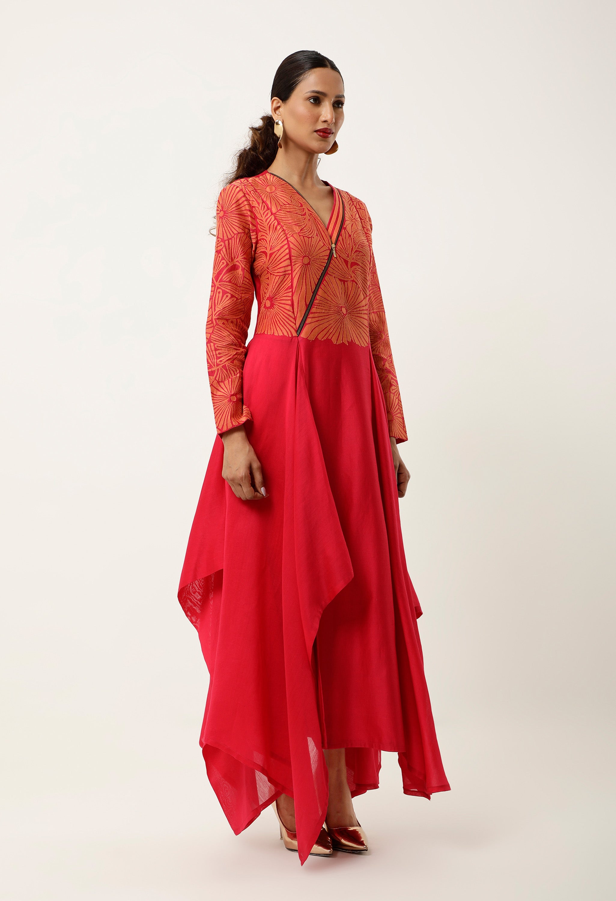 ZIPPERED V NECK CUTWORK ASSYMTRICAL KURTA WITH LINEN PANTS