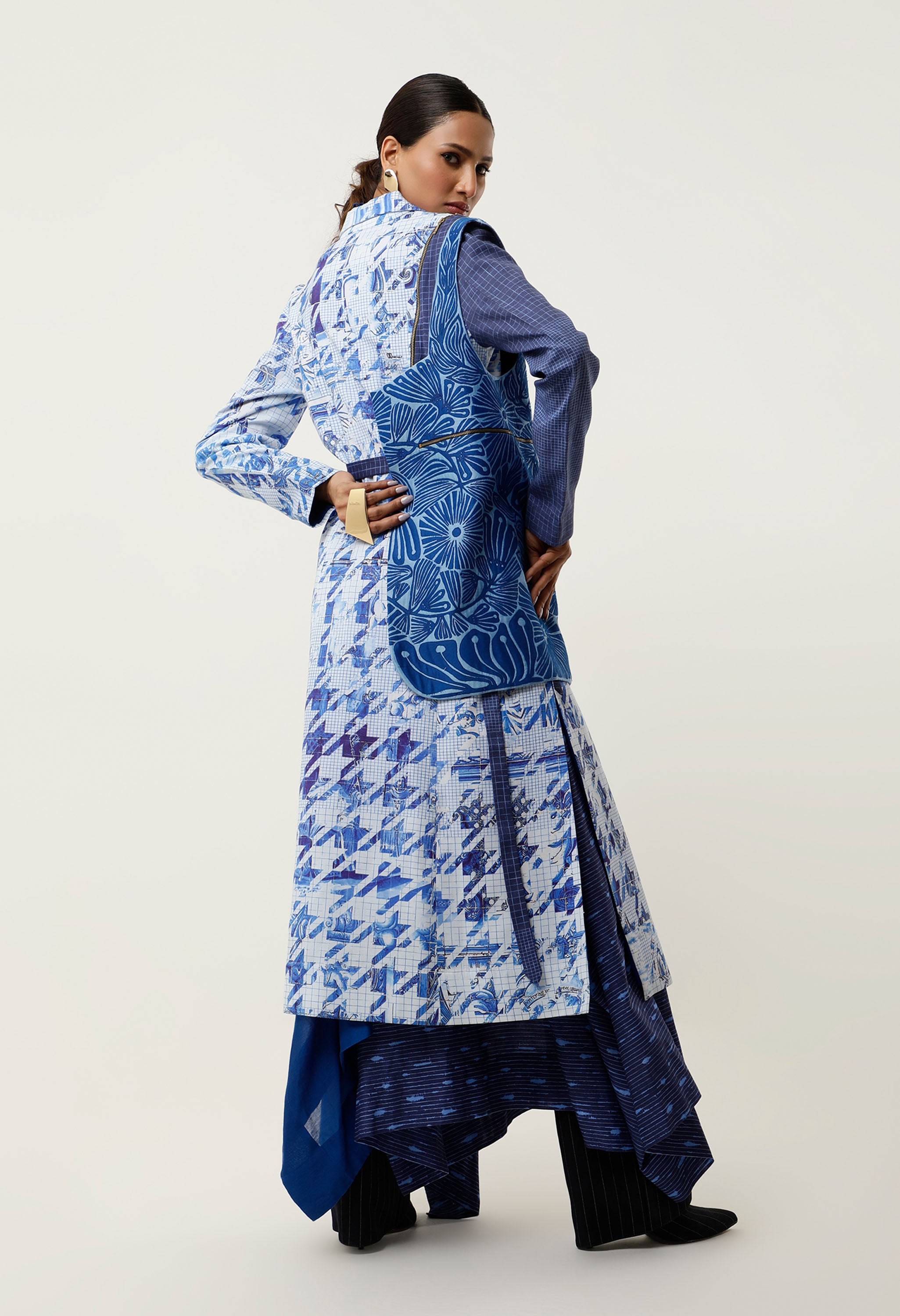 PRINTED LONG JACKET WITH ATTACHED TOTE