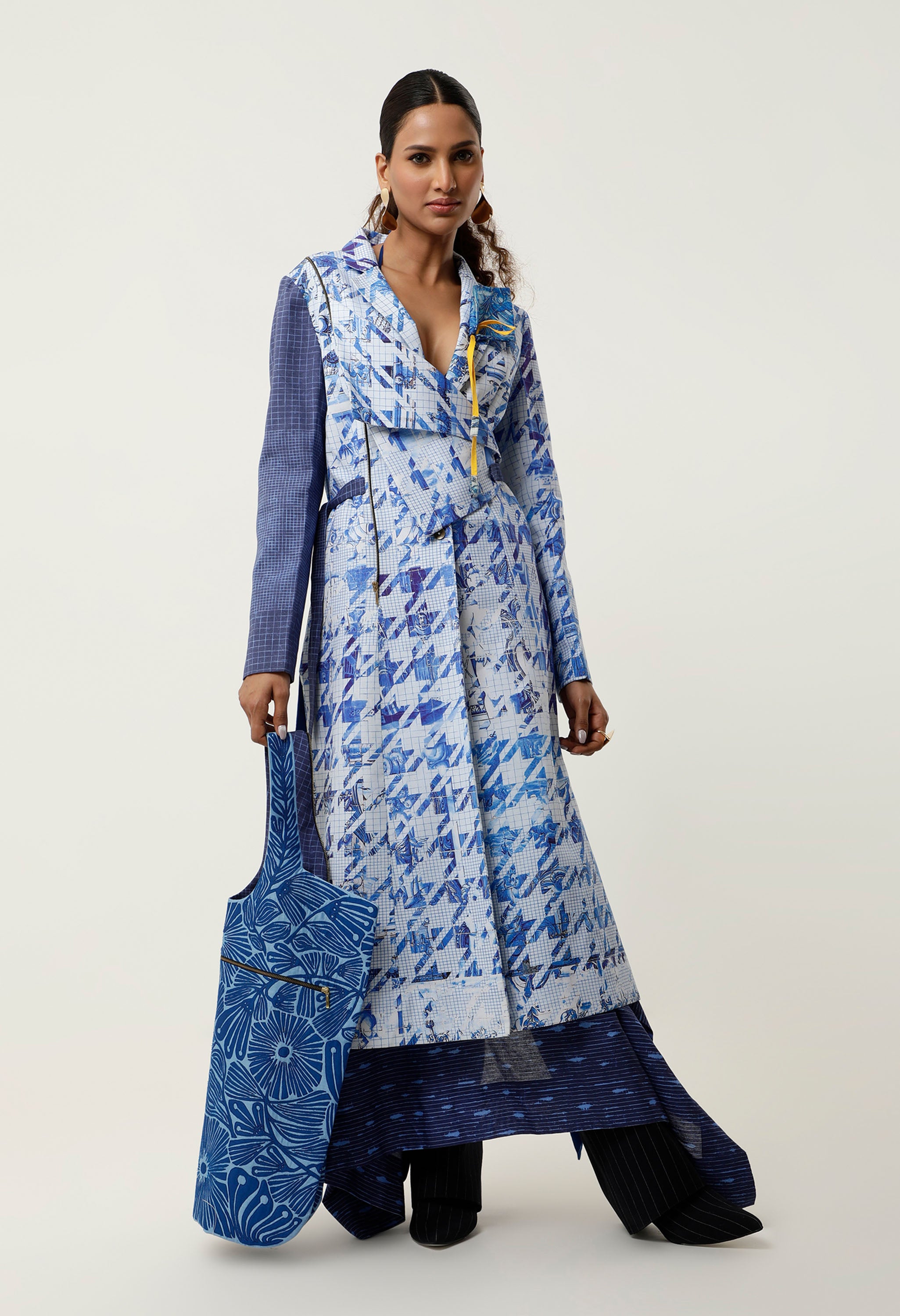 PRINTED LONG JACKET WITH ATTACHED TOTE