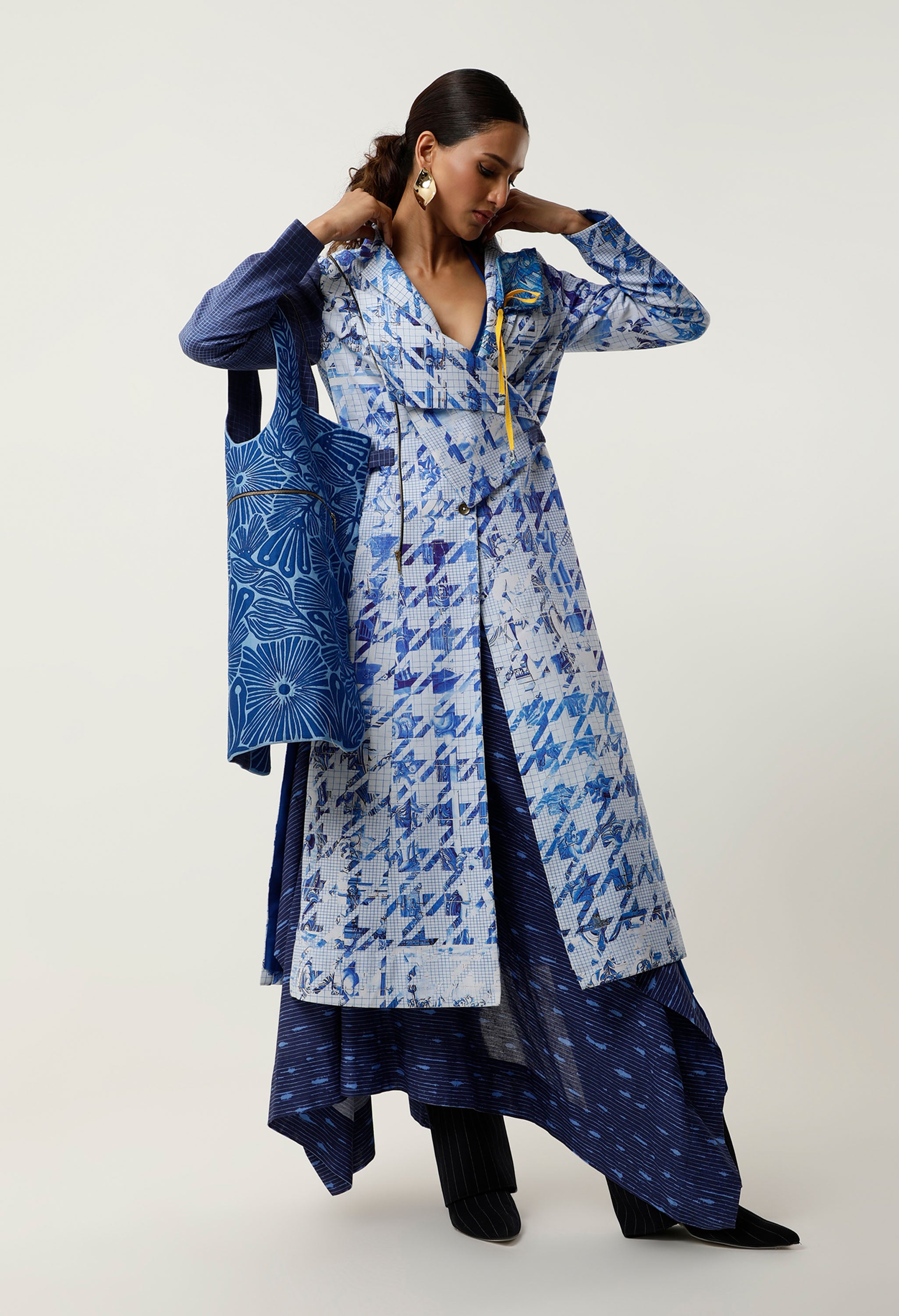 PRINTED LONG JACKET WITH ATTACHED TOTE