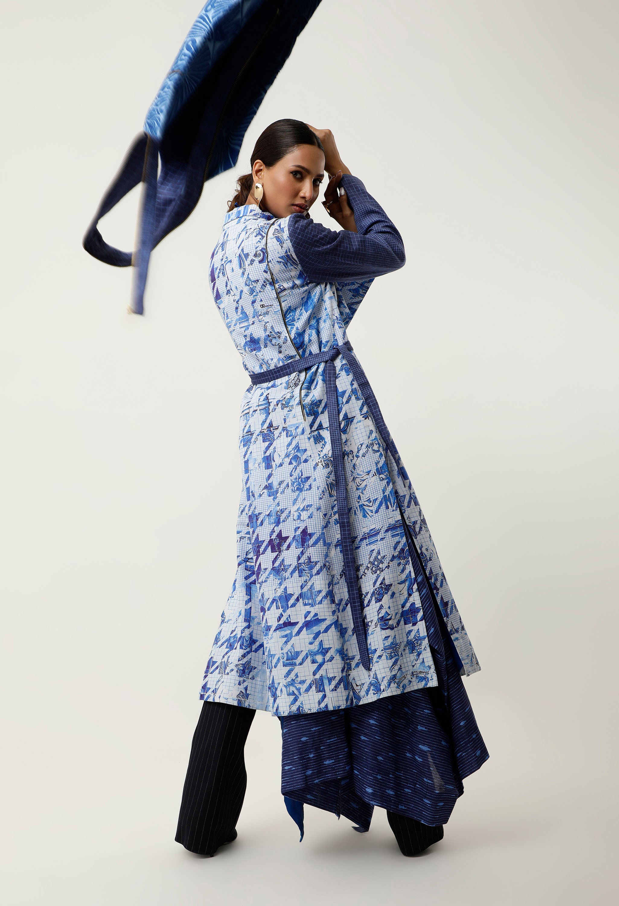 PRINTED LONG JACKET WITH ATTACHED TOTE