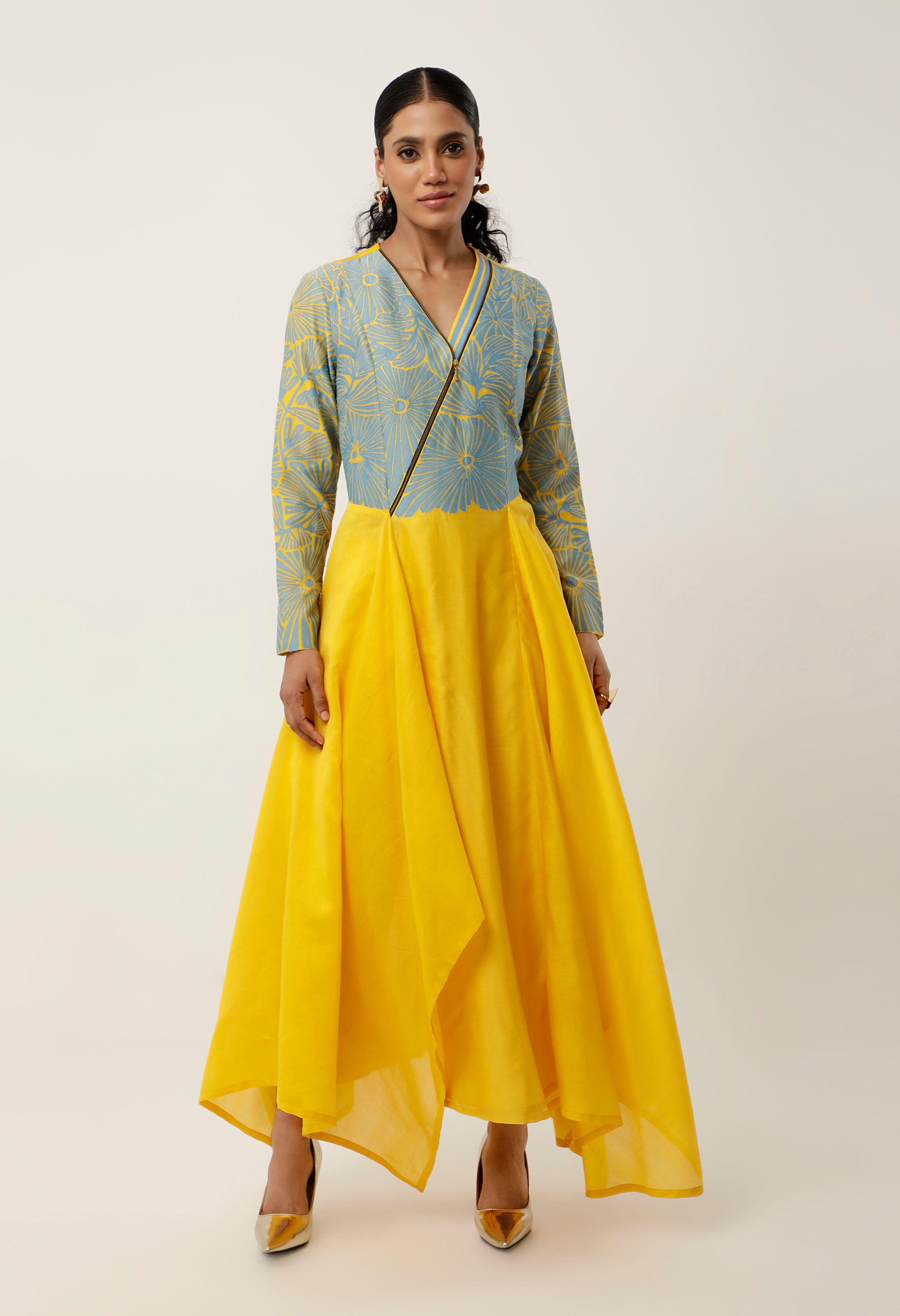 ZIPPERED V NECK CUTWORK ASSYMTRICAL KURTA WITH LINEN PANTS