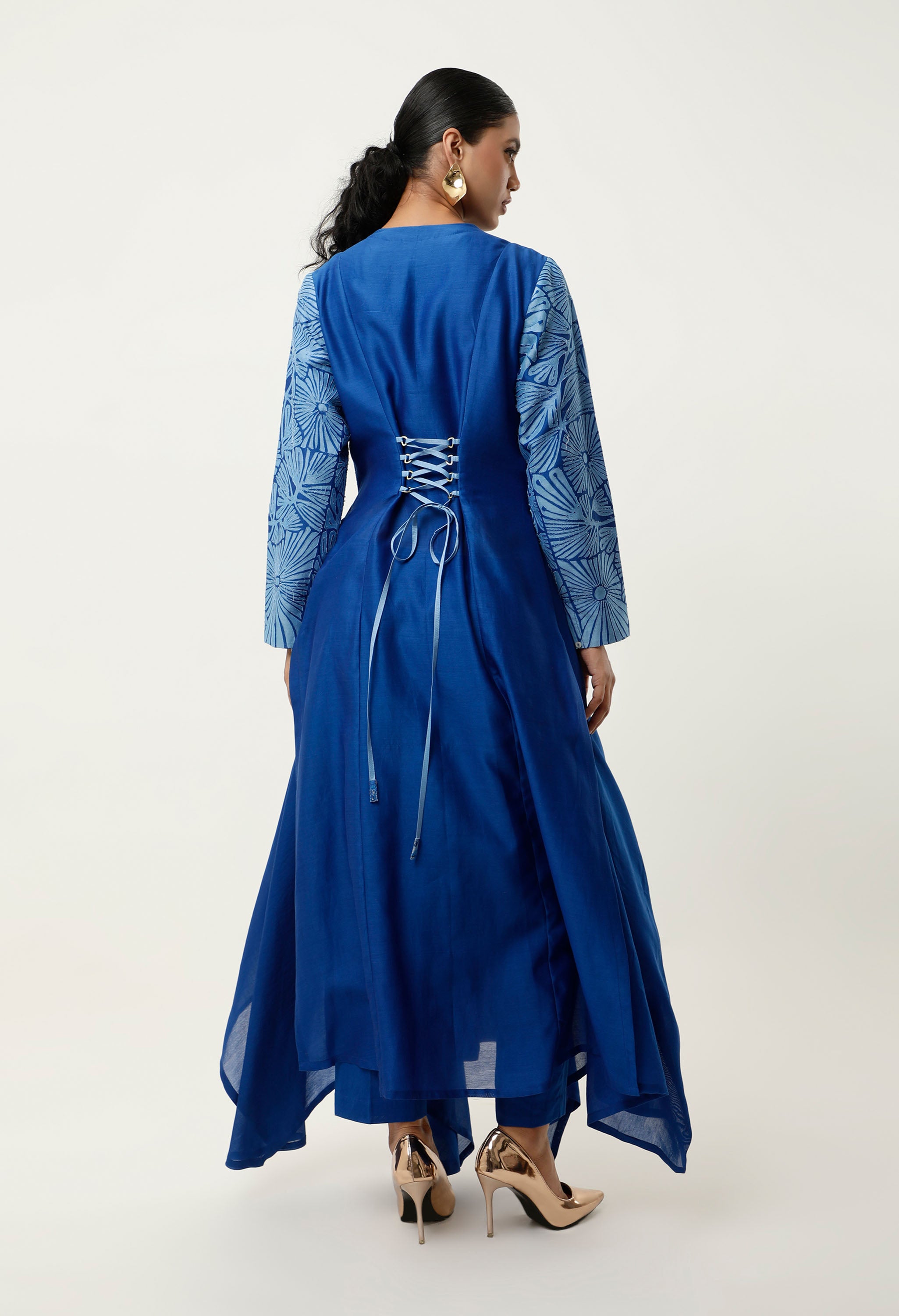 ZIPPERED V NECK CUTWORK ASSYMTRICAL KURTA WITH LINEN PANTS