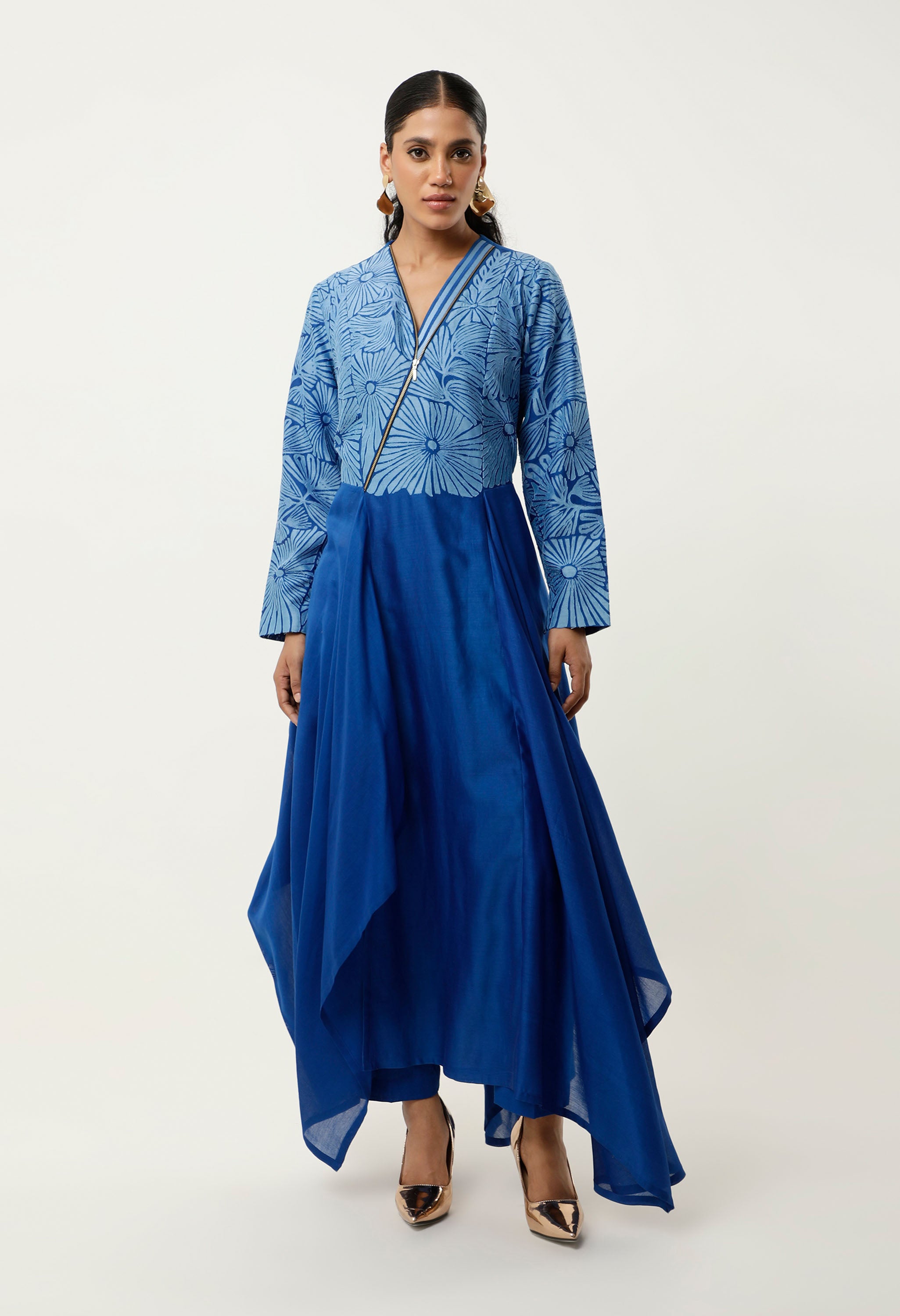 ZIPPERED V NECK CUTWORK ASSYMTRICAL KURTA WITH LINEN PANTS
