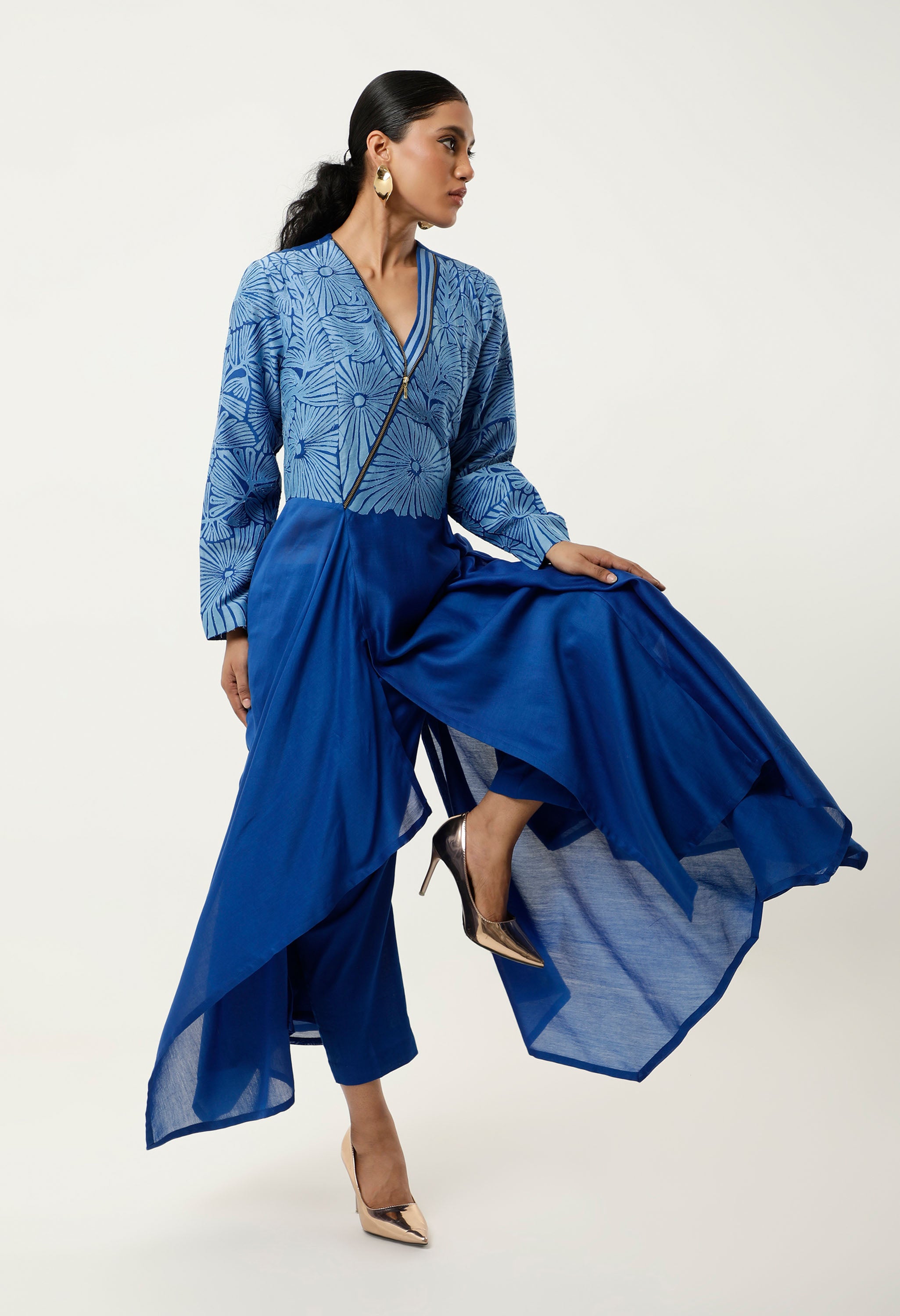 ZIPPERED V NECK CUTWORK ASSYMTRICAL KURTA WITH LINEN PANTS