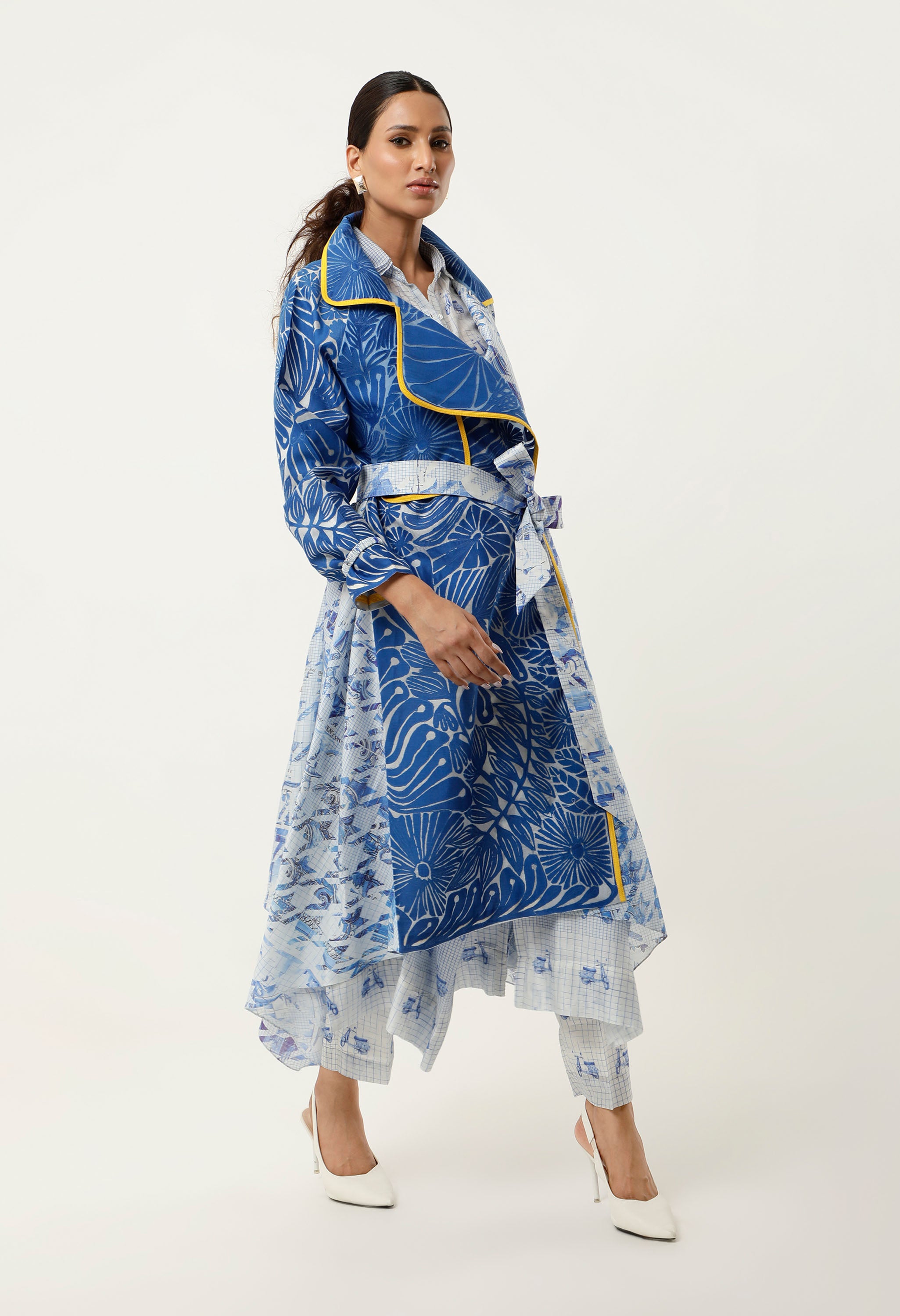 ASSYMTRICAL ORGANZA EMBROIDERED TRENCH WITH AZULEZO PRINT