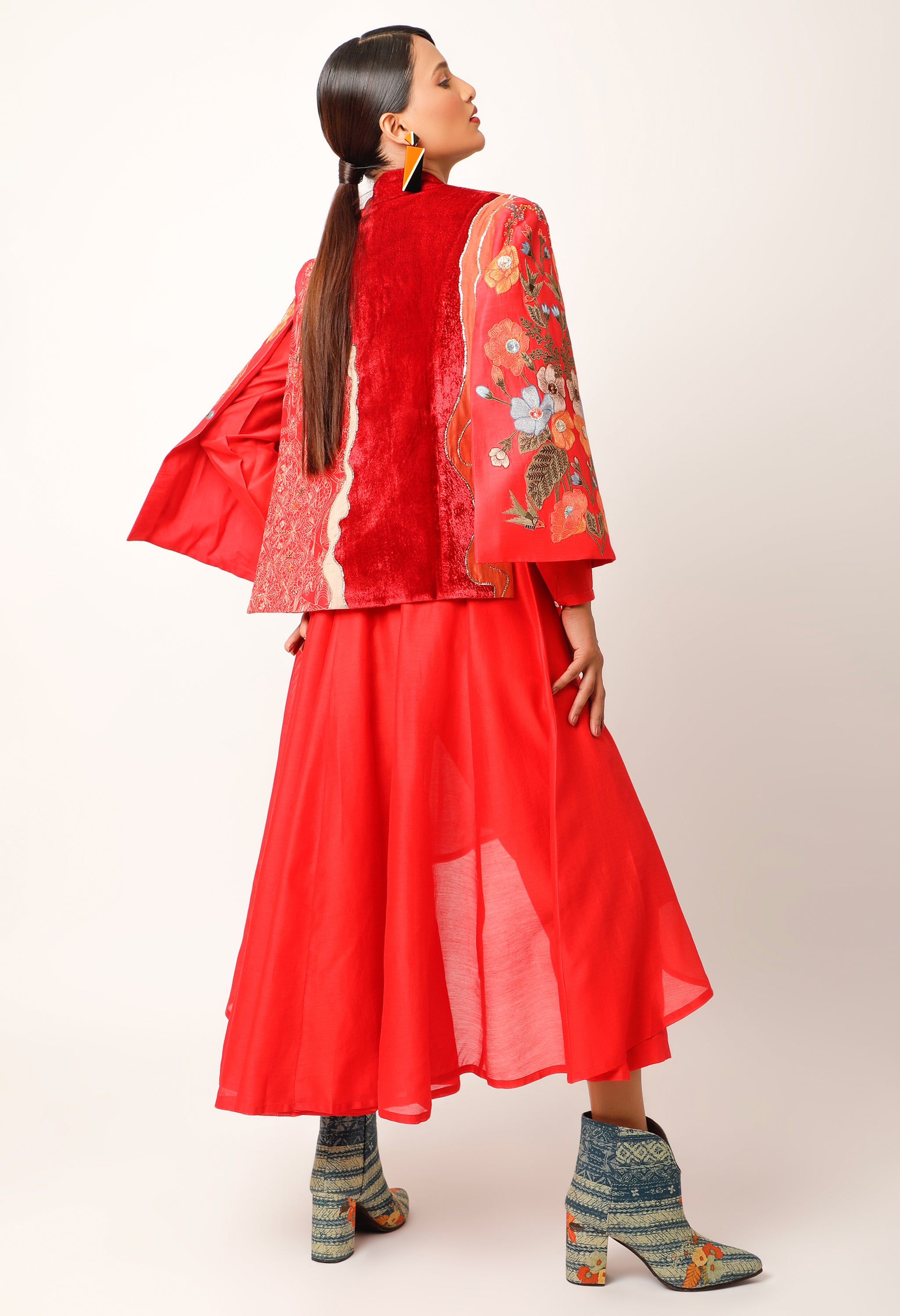 FOLIAGE EMB CAPE WITH ASSYMTRICAL KALIDAR