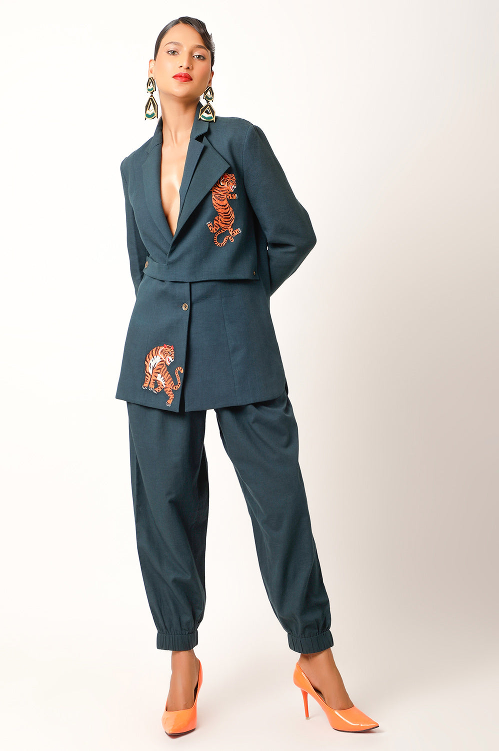 TIGER EMBROIDERED JACKET WITH JOGGERS