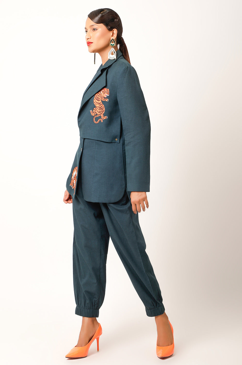 TIGER EMBROIDERED JACKET WITH JOGGERS