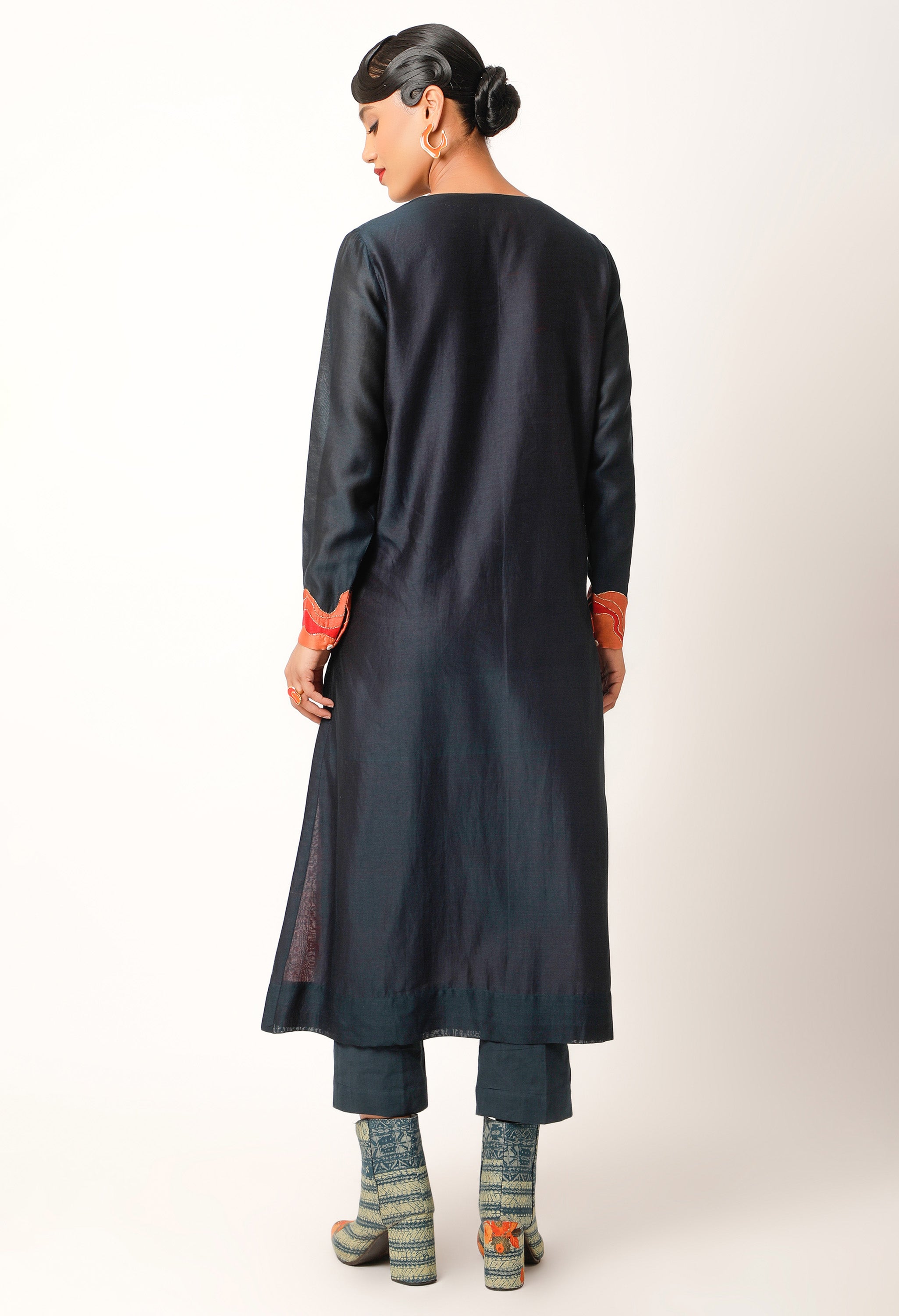 FOLIAGE EMBROIDERED STRAIGHT KURTA WITH PANTS
