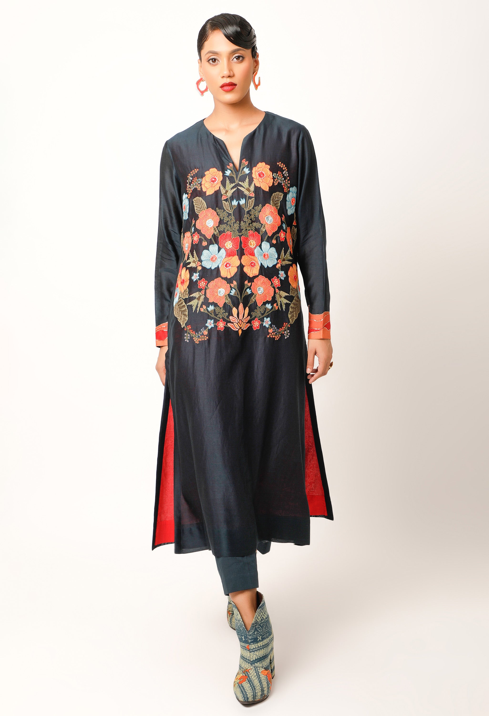 FOLIAGE EMBROIDERED STRAIGHT KURTA WITH PANTS