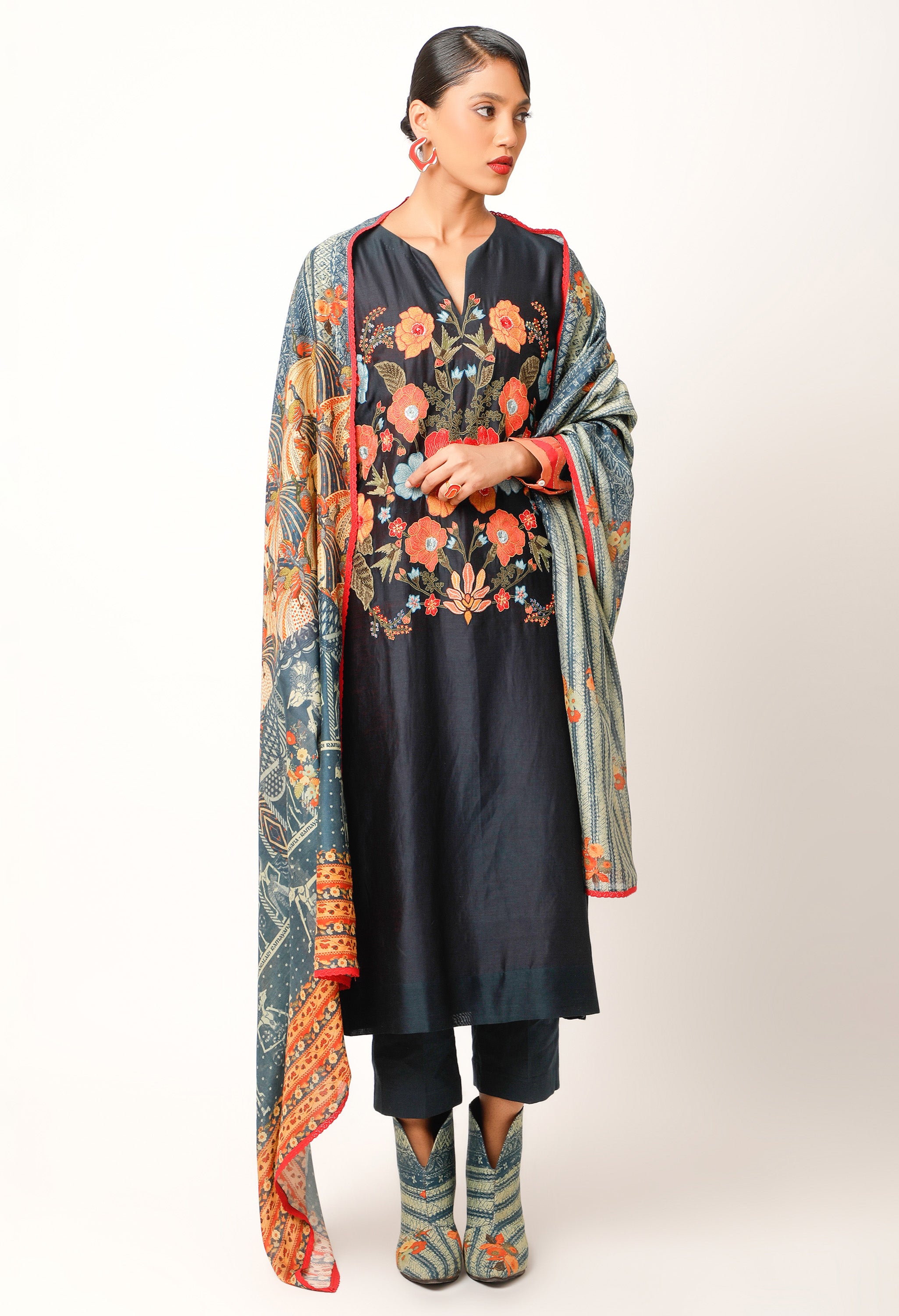 FOLIAGE EMBROIDERED STRAIGHT KURTA WITH PANTS