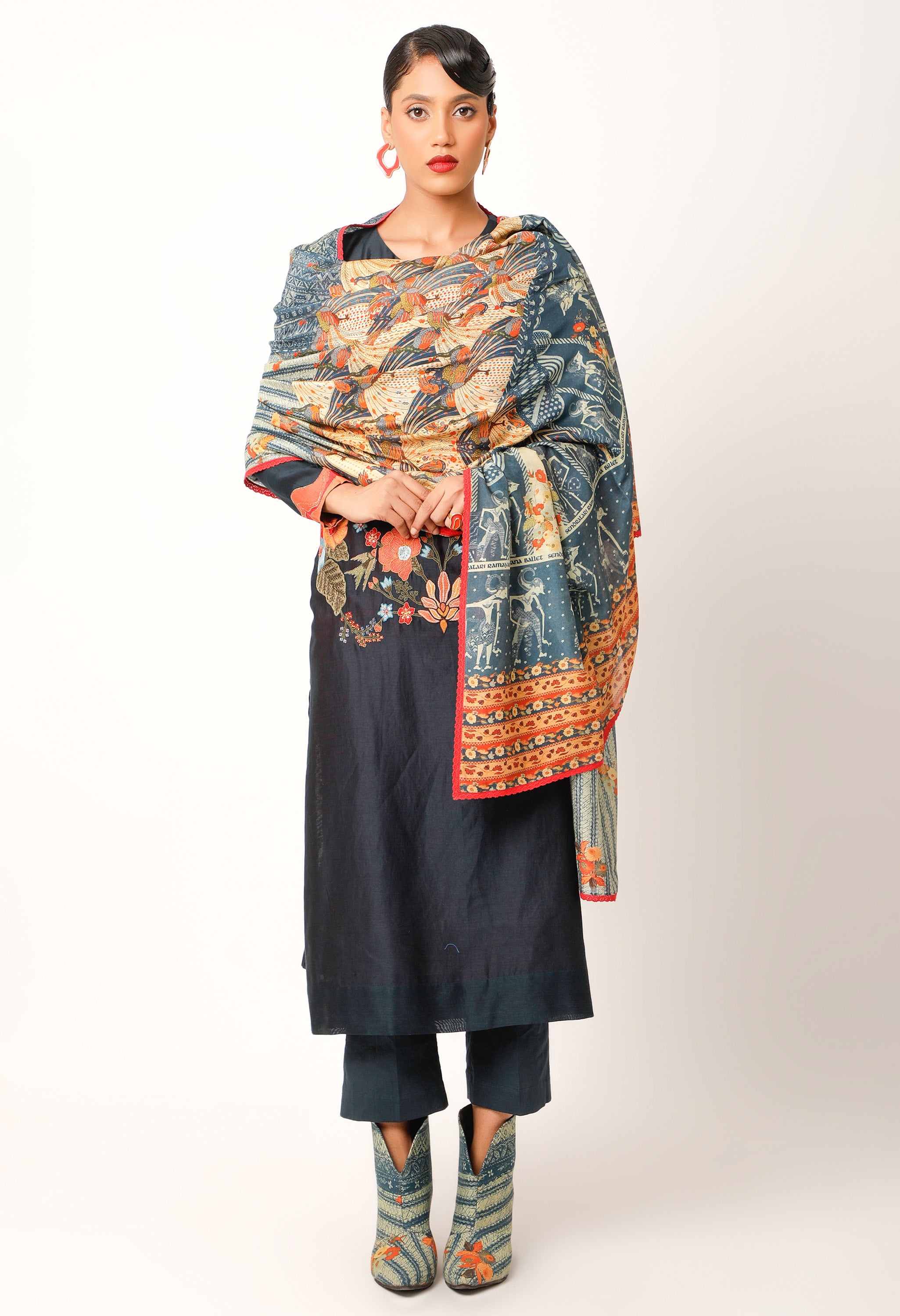 FOLIAGE EMBROIDERED STRAIGHT KURTA WITH PANTS