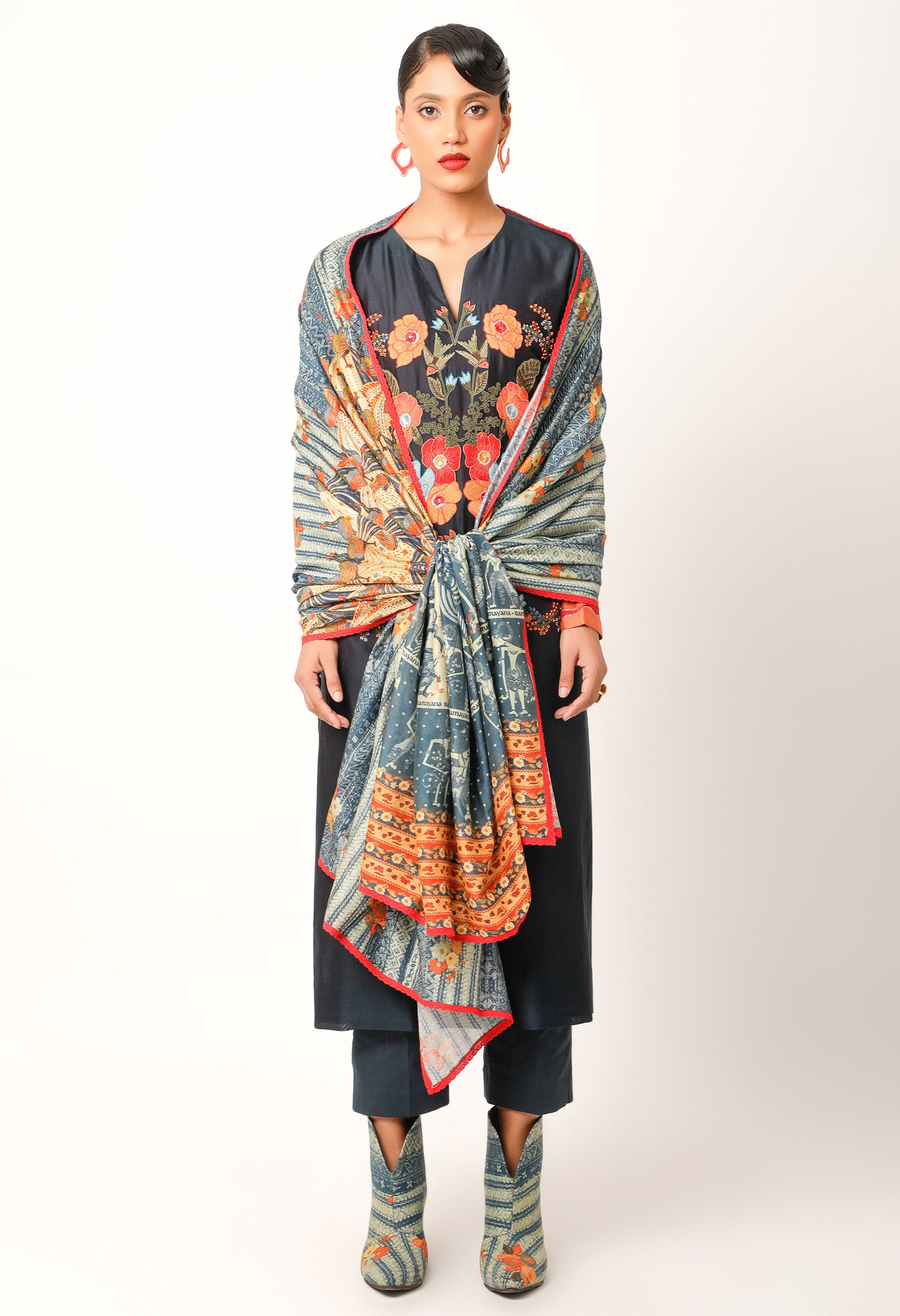 FOLIAGE EMBROIDERED STRAIGHT KURTA WITH PANTS