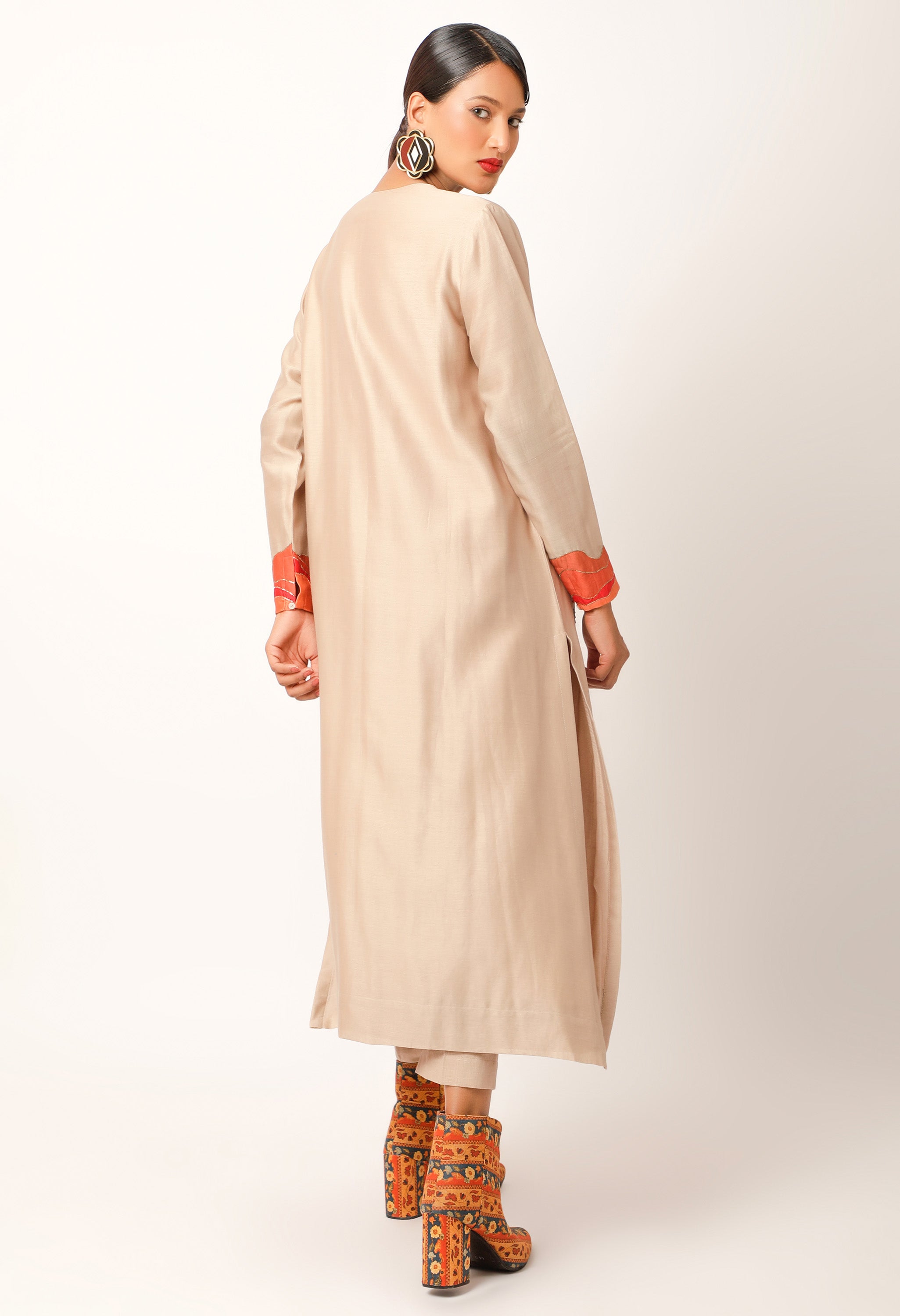 FOLIAGE EMBROIDERED STRAIGHT KURTA WITH PANTS