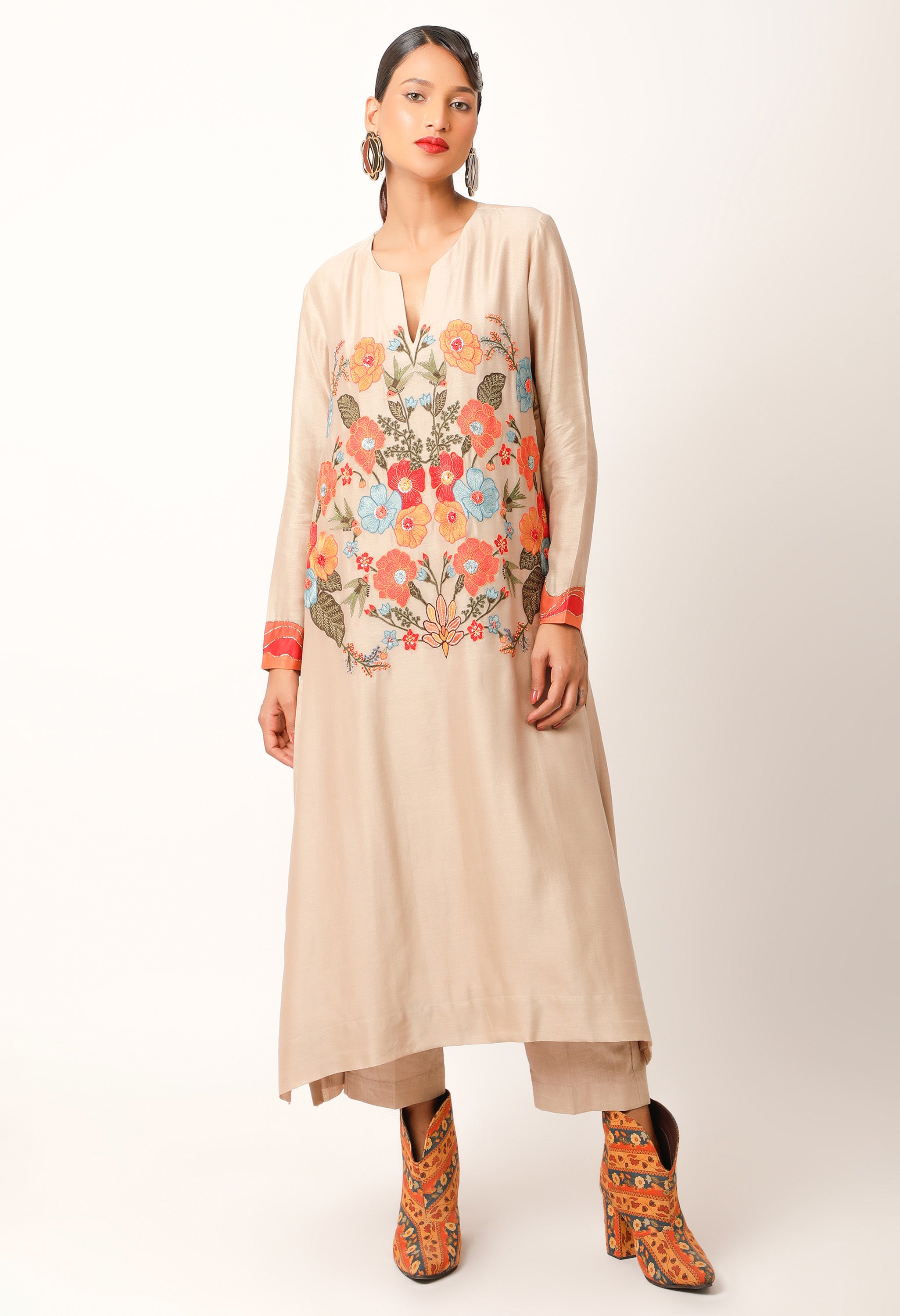 FOLIAGE EMBROIDERED STRAIGHT KURTA WITH PANTS