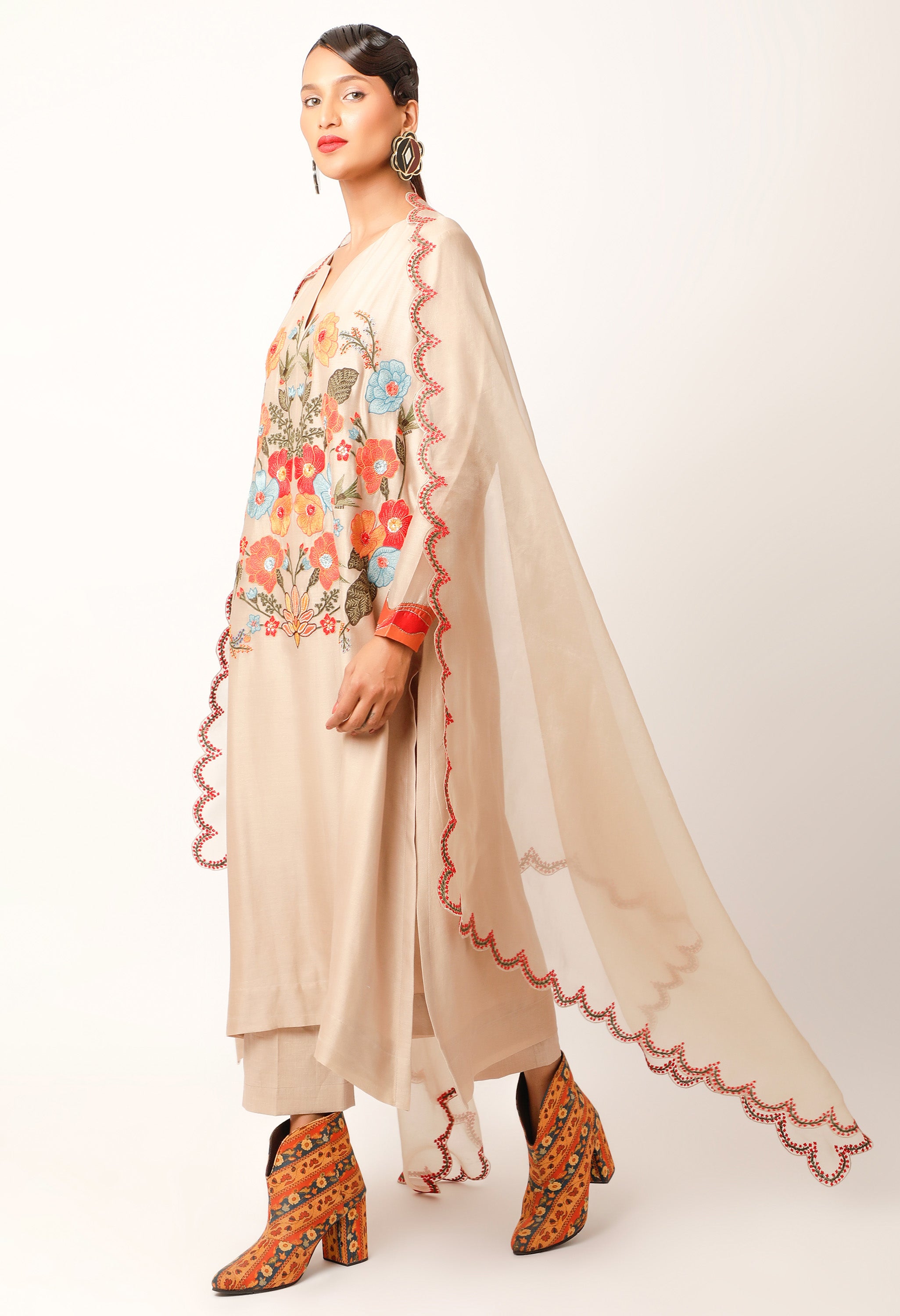 ORGANZA DUPATTA WITH SCALLOPED FLORAL BORDER