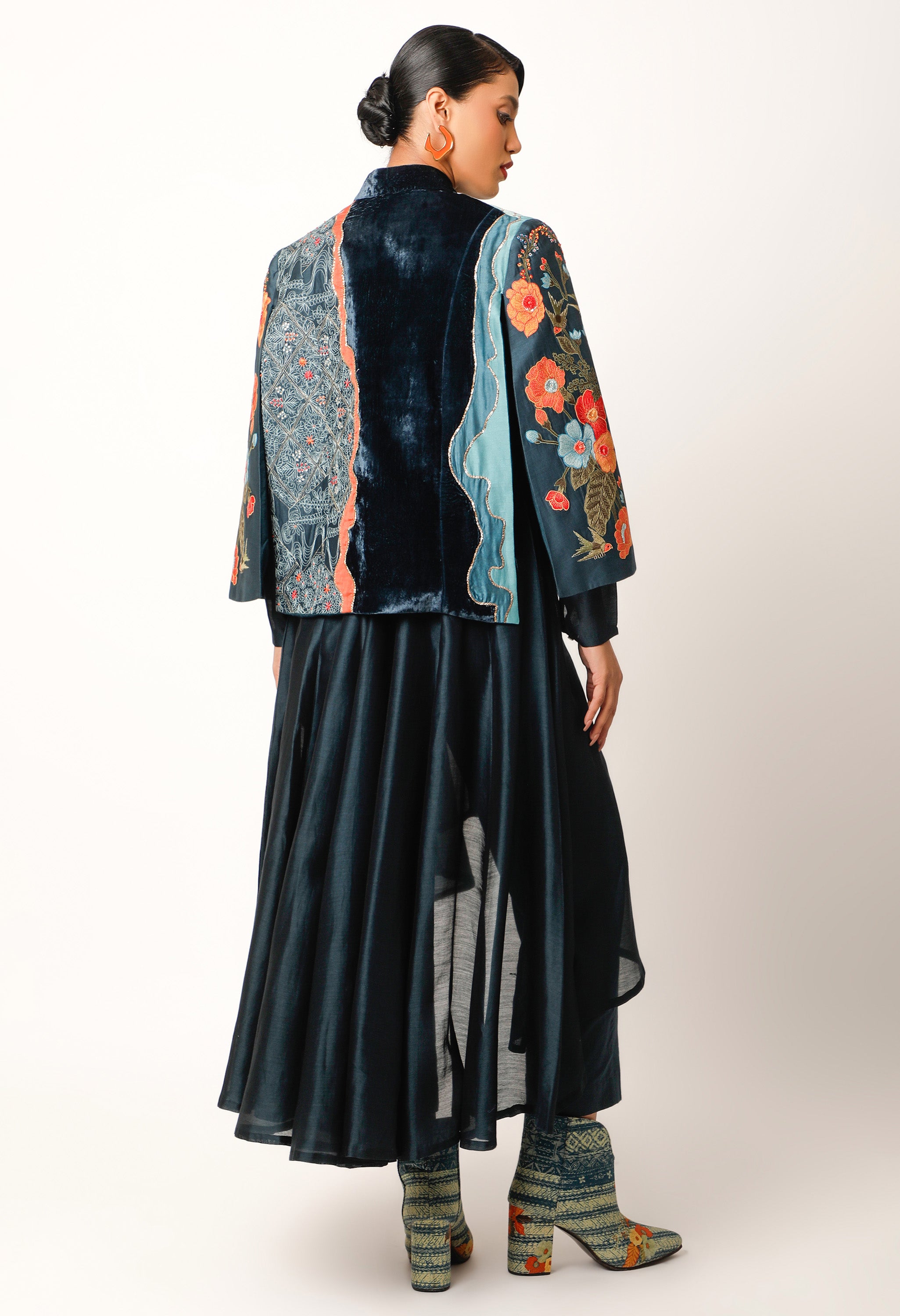 FOLIAGE EMB CAPE WITH ASSYMTRICAL KALIDAR