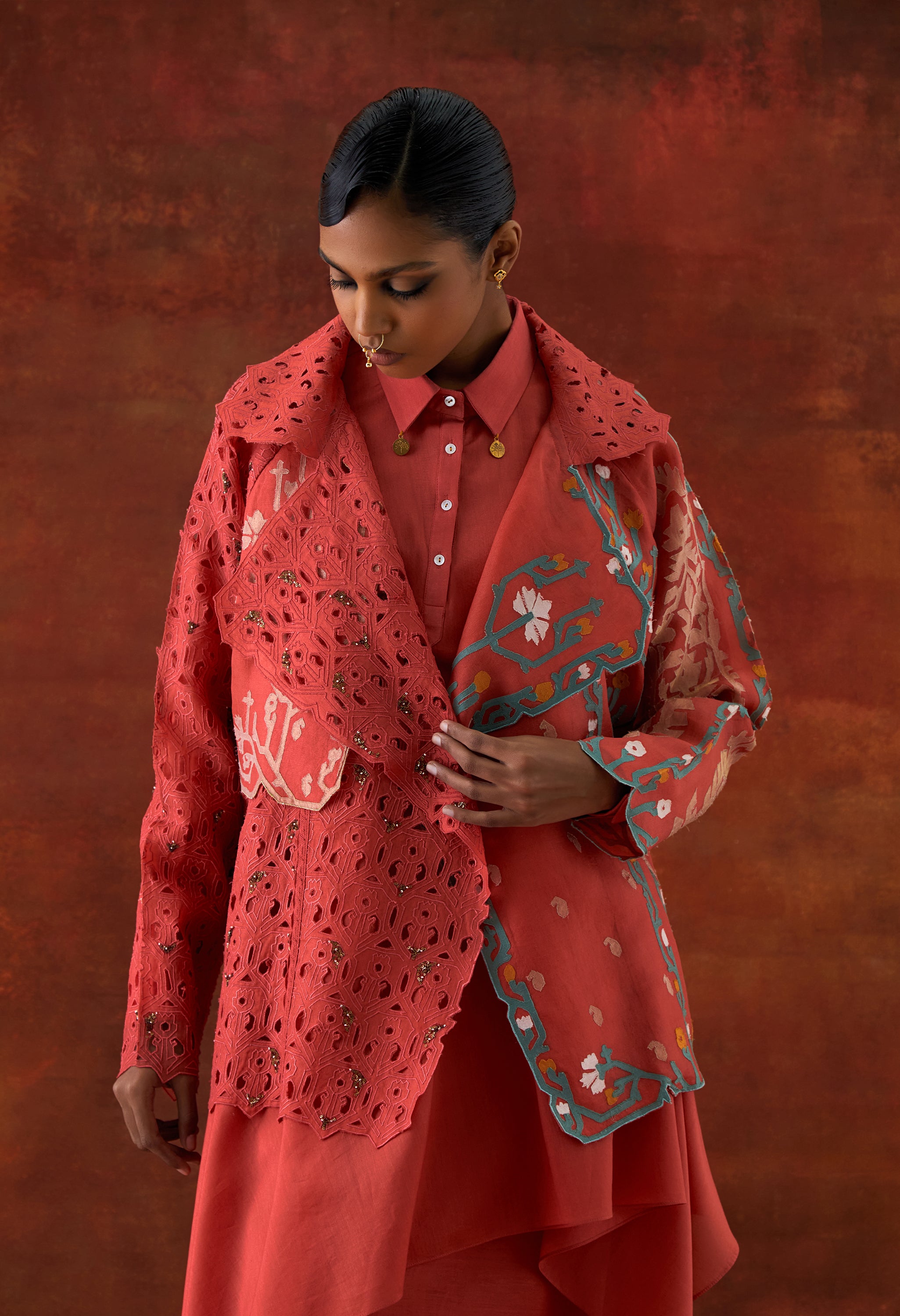 EMB ORGANZA SHORT TRENCH WITH DRAPED SHIRT AND PANTS