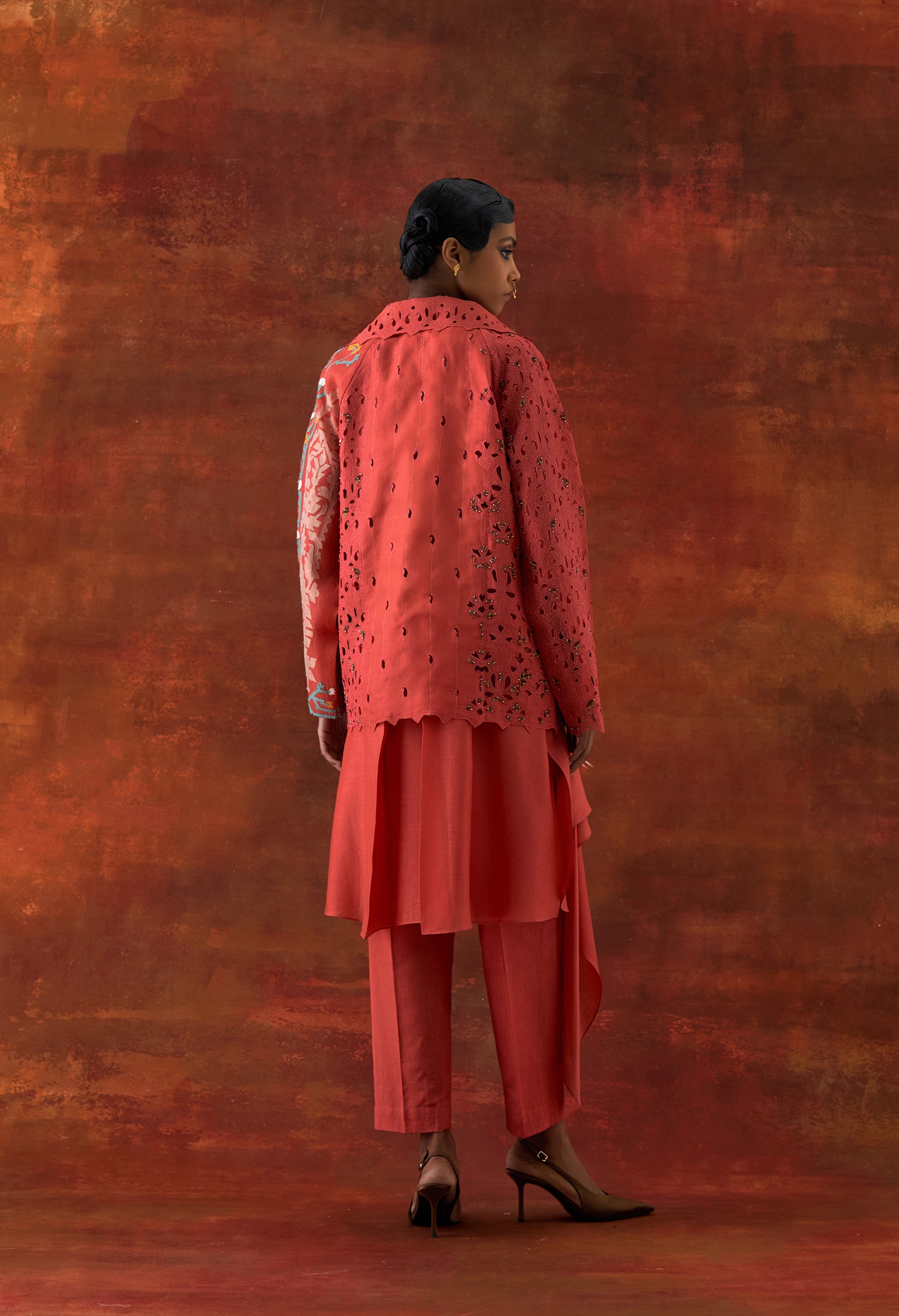 EMB ORGANZA SHORT TRENCH WITH DRAPED SHIRT AND PANTS