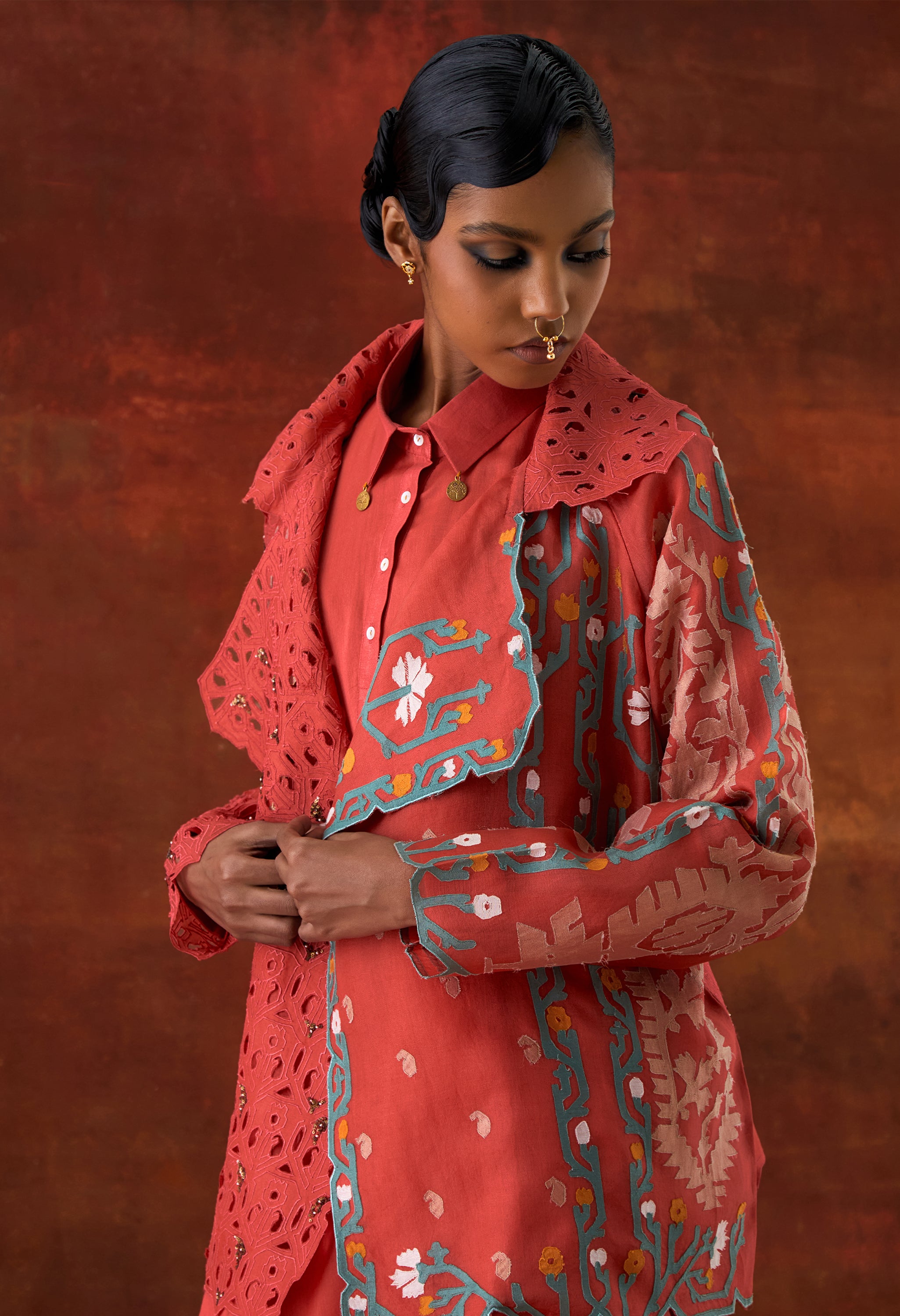 EMB ORGANZA SHORT TRENCH WITH DRAPED SHIRT AND PANTS