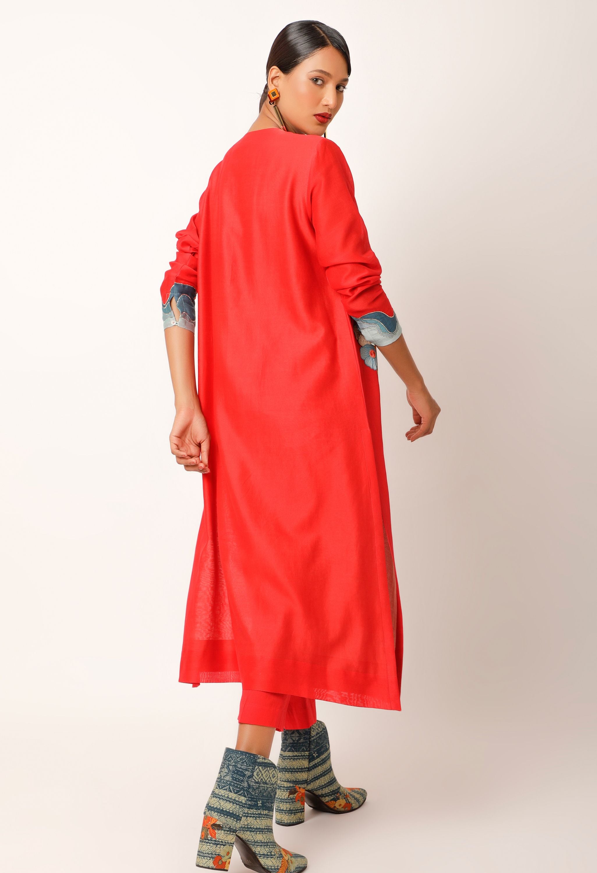 FOLIAGE EMBROIDERED STRAIGHT KURTA WITH PANTS