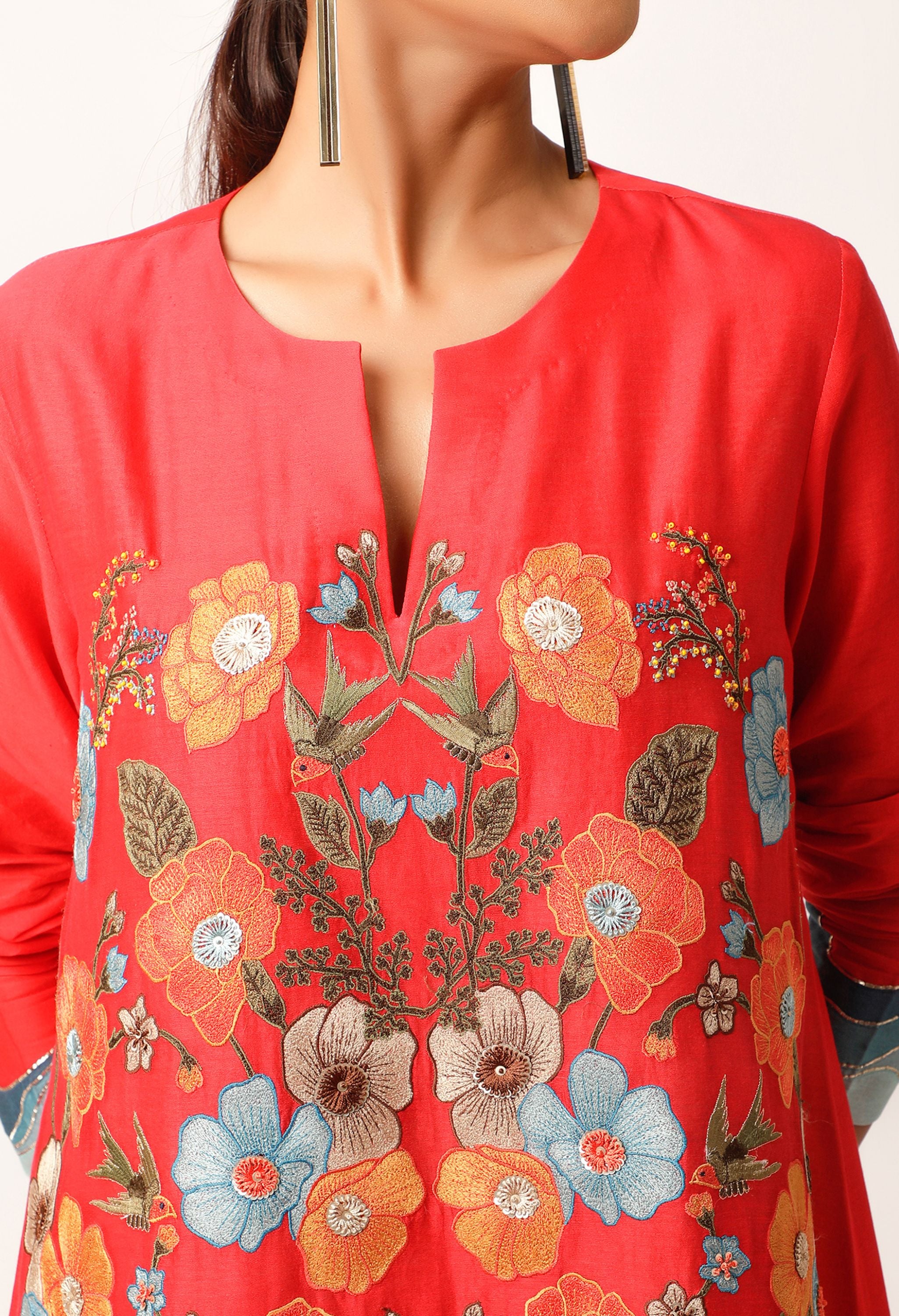 FOLIAGE EMBROIDERED STRAIGHT KURTA WITH PANTS