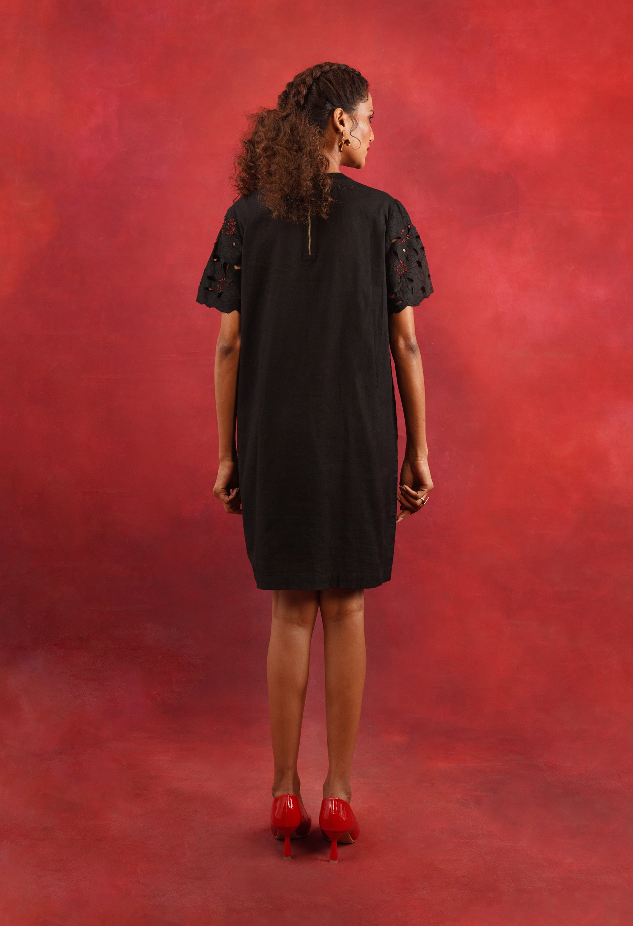 FLORAL CUTWORK SHIFT DRESS