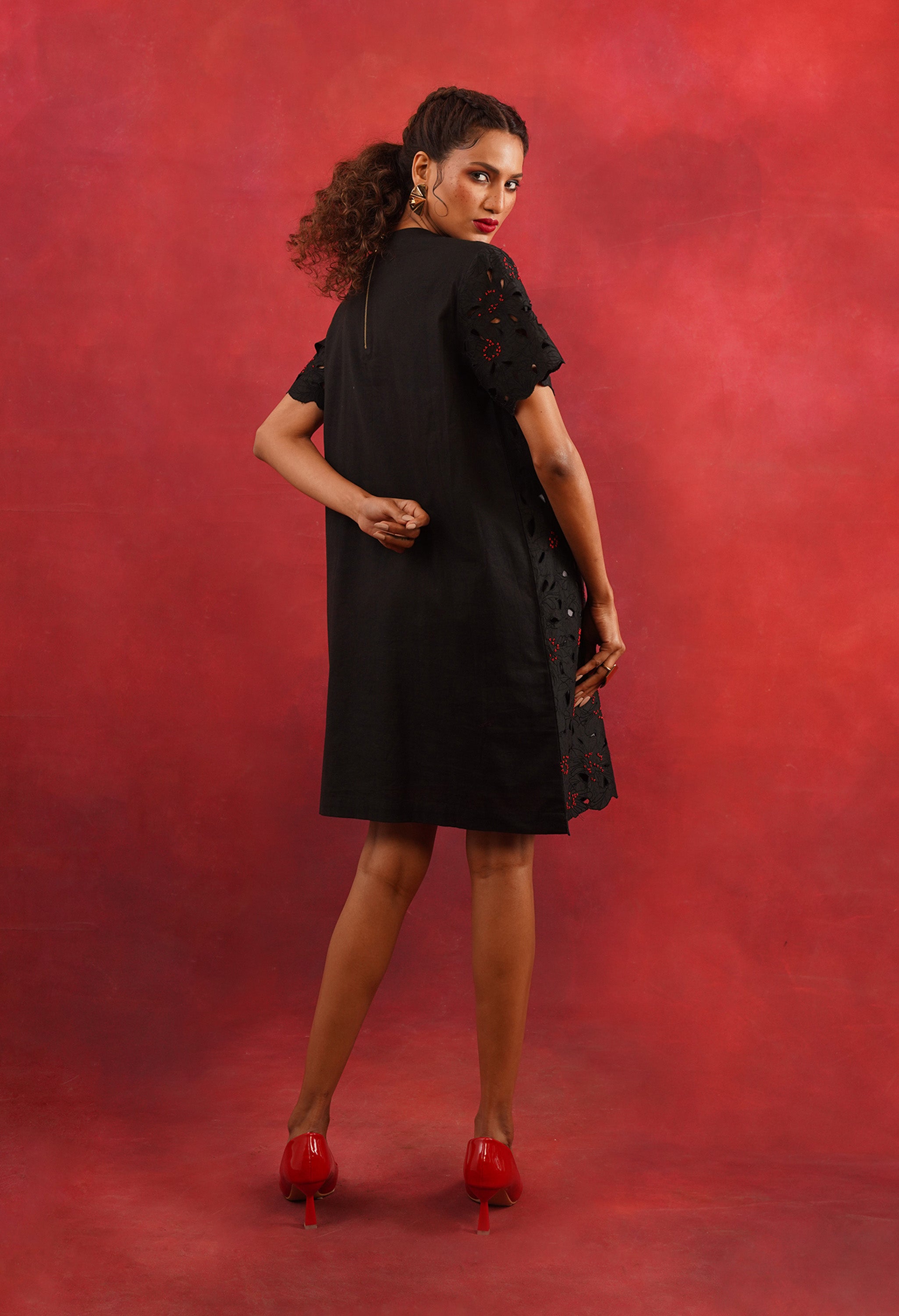 FLORAL CUTWORK SHIFT DRESS