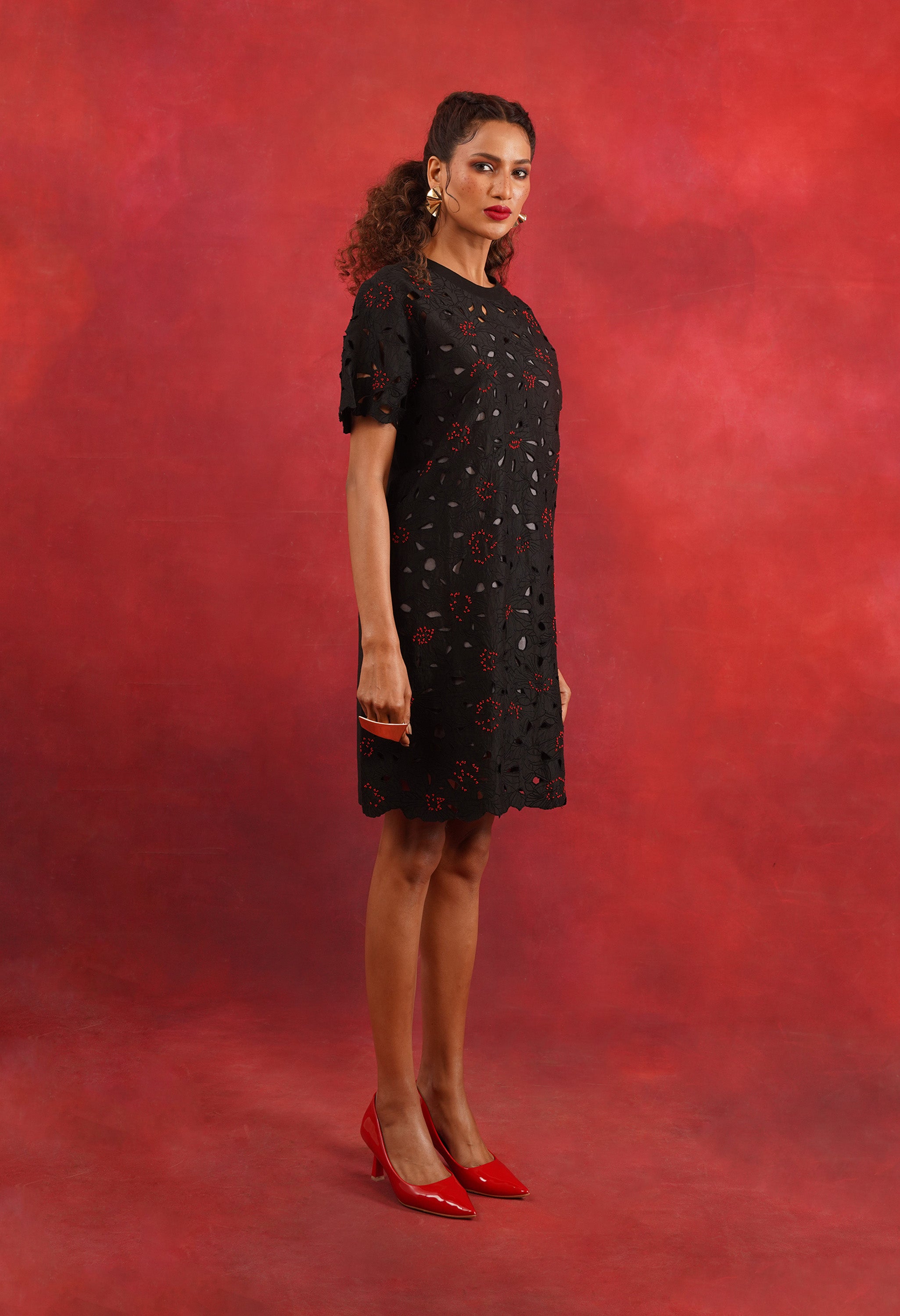 FLORAL CUTWORK SHIFT DRESS