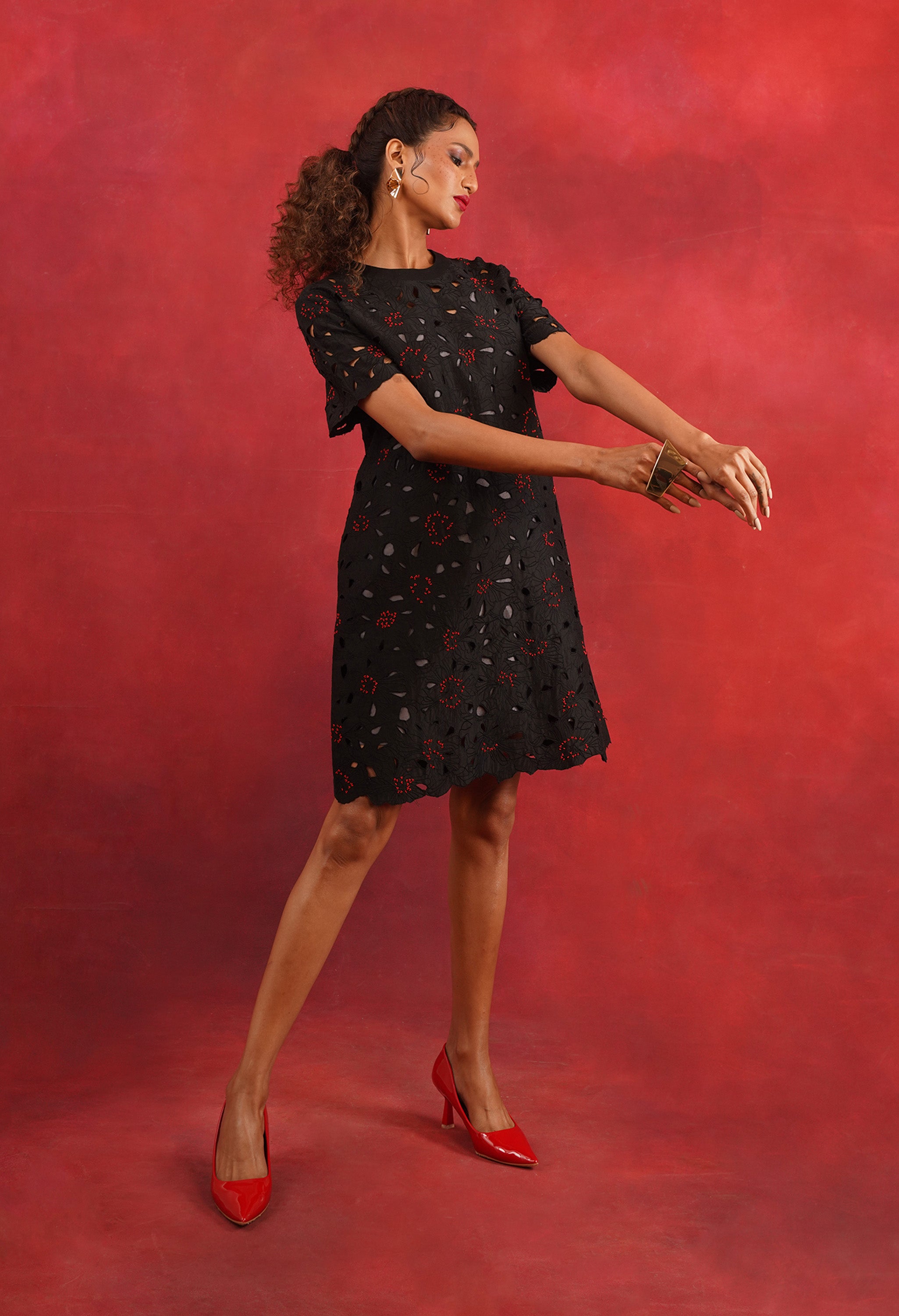 FLORAL CUTWORK SHIFT DRESS