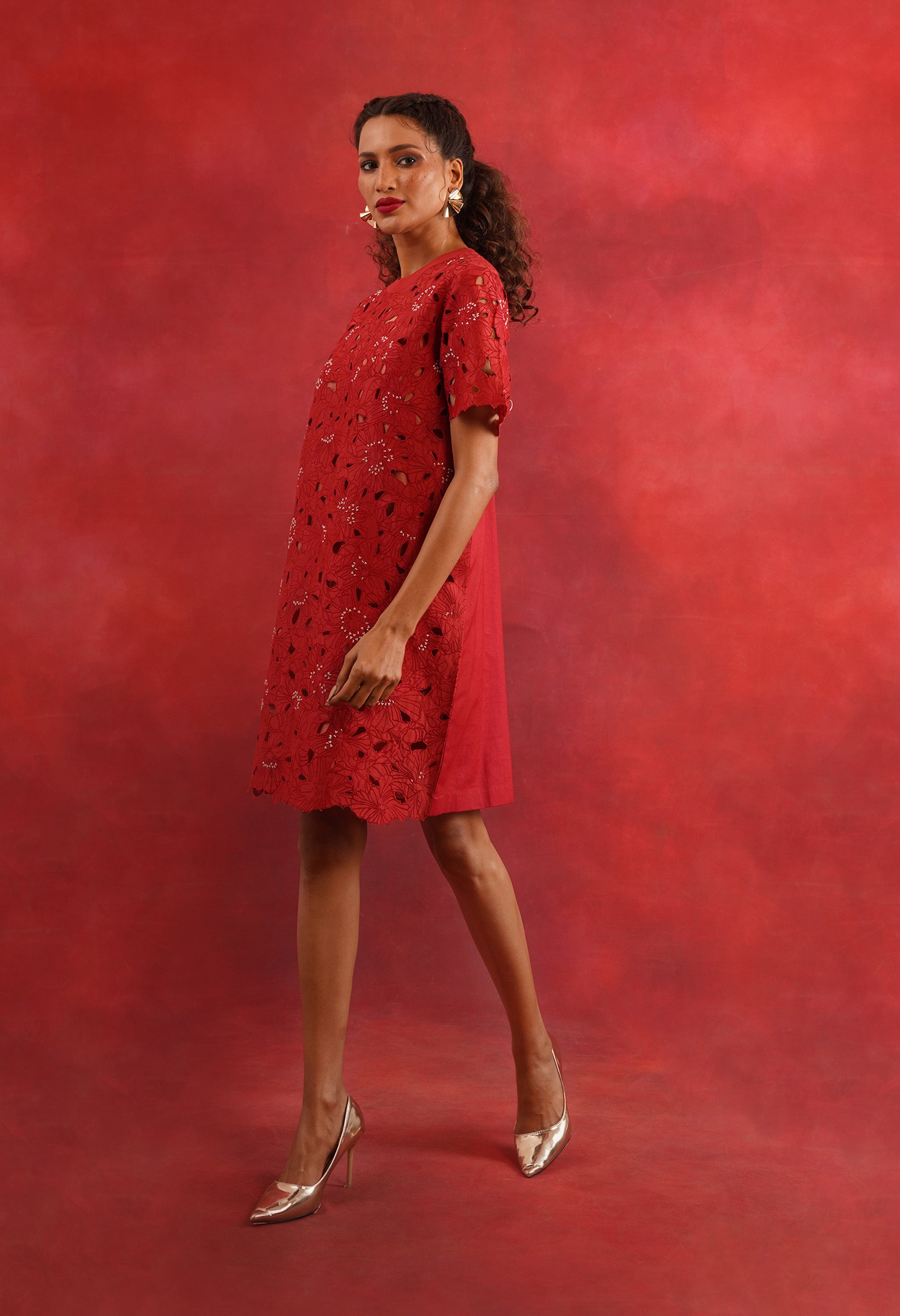 FLORAL CUTWORK SHIFT DRESS