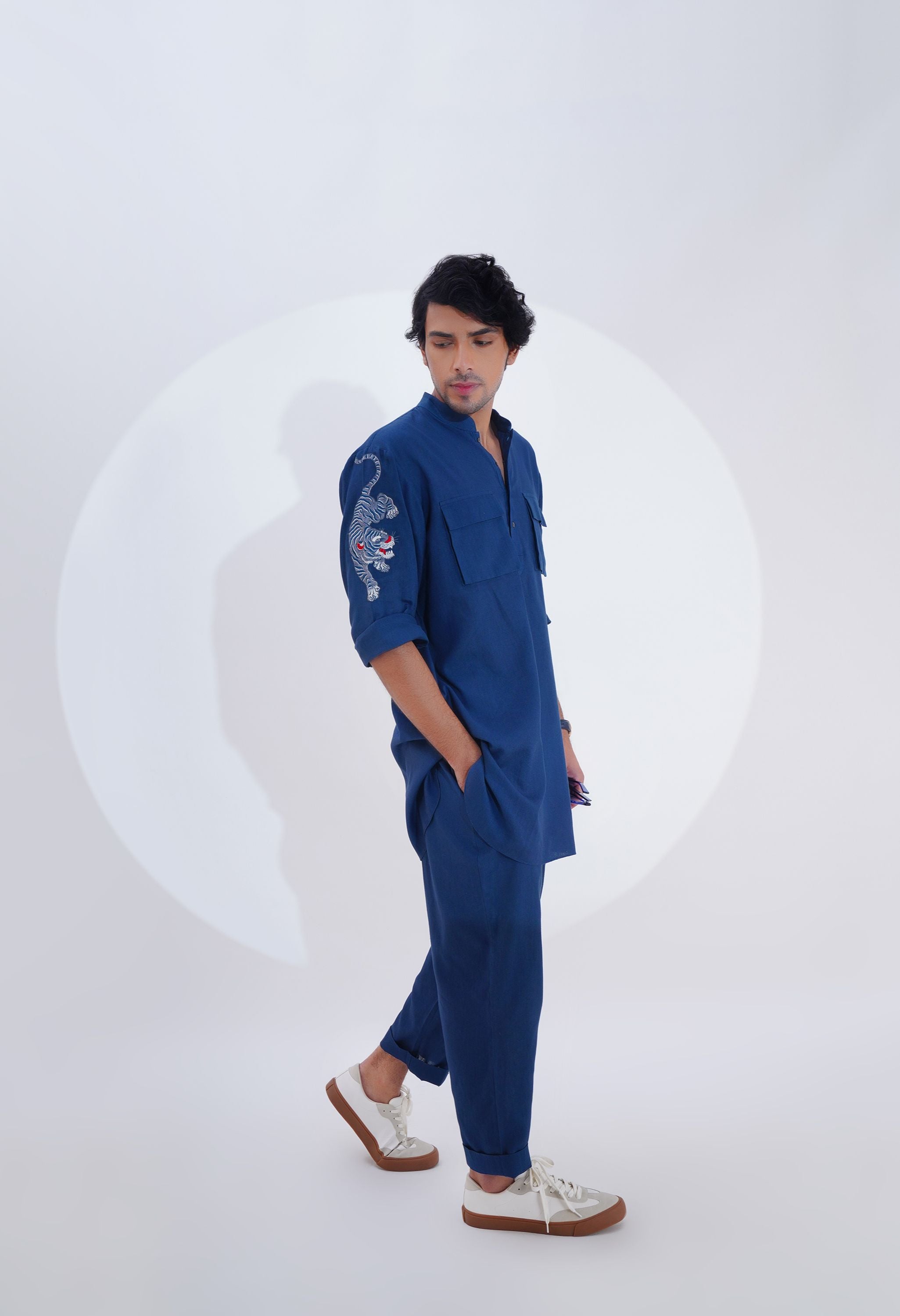 LINEN KURTA SET WITH TIGER EMB DETAILED SLEEVES