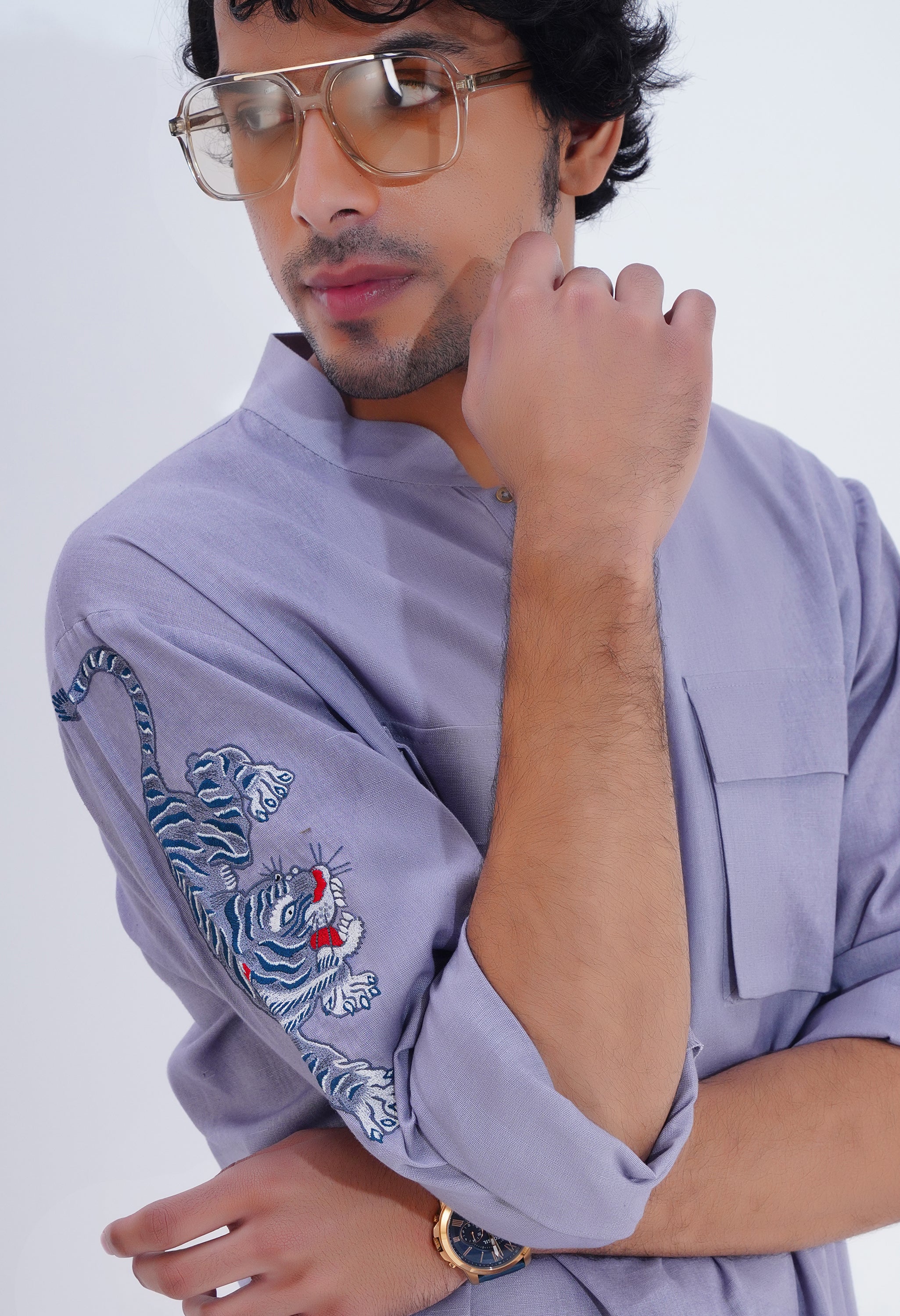 LINEN KURTA SET WITH TIGER EMB DETAILED SLEEVES