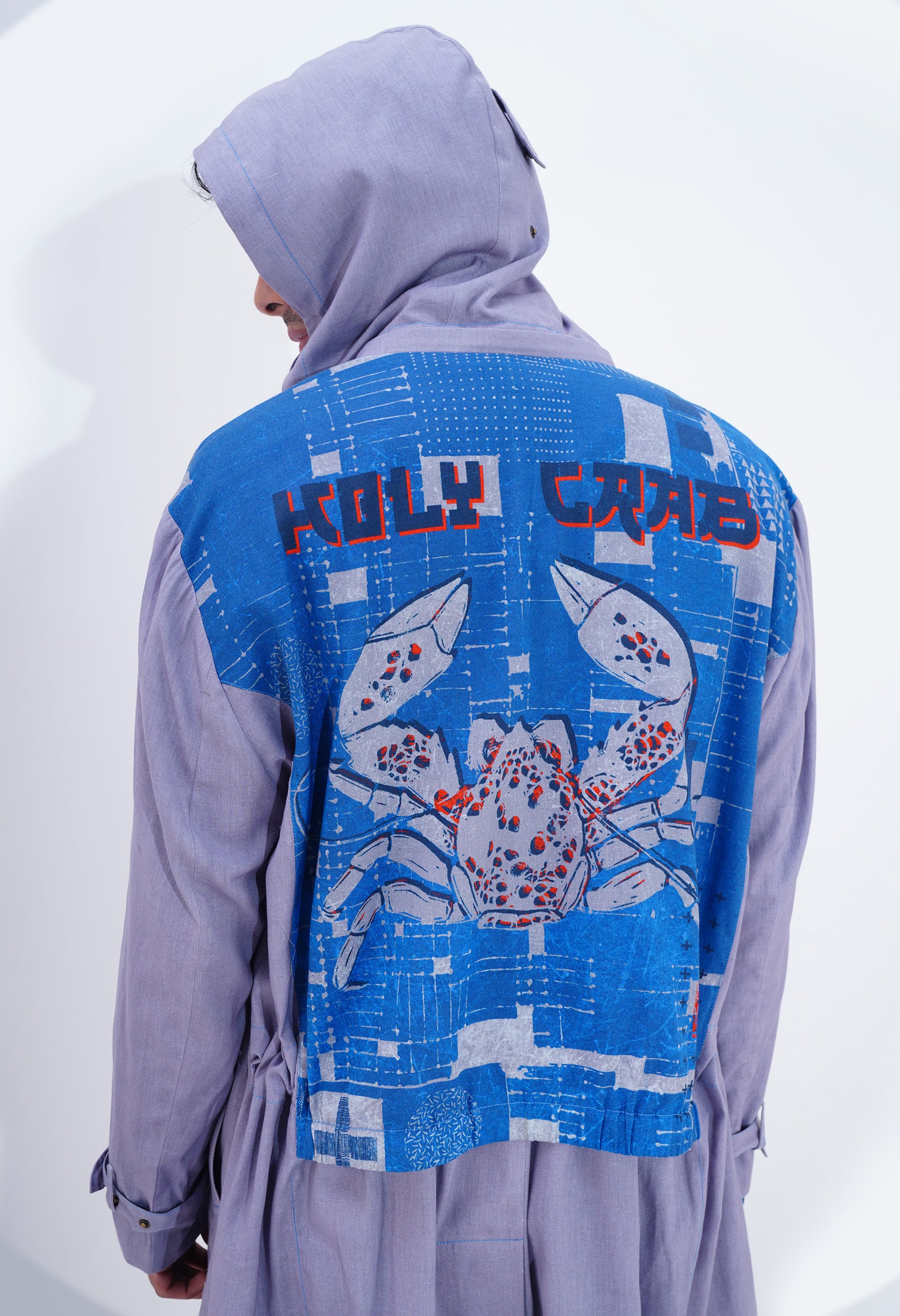 SOLID TRENCH WITH PRINTED BACK DETAILING
