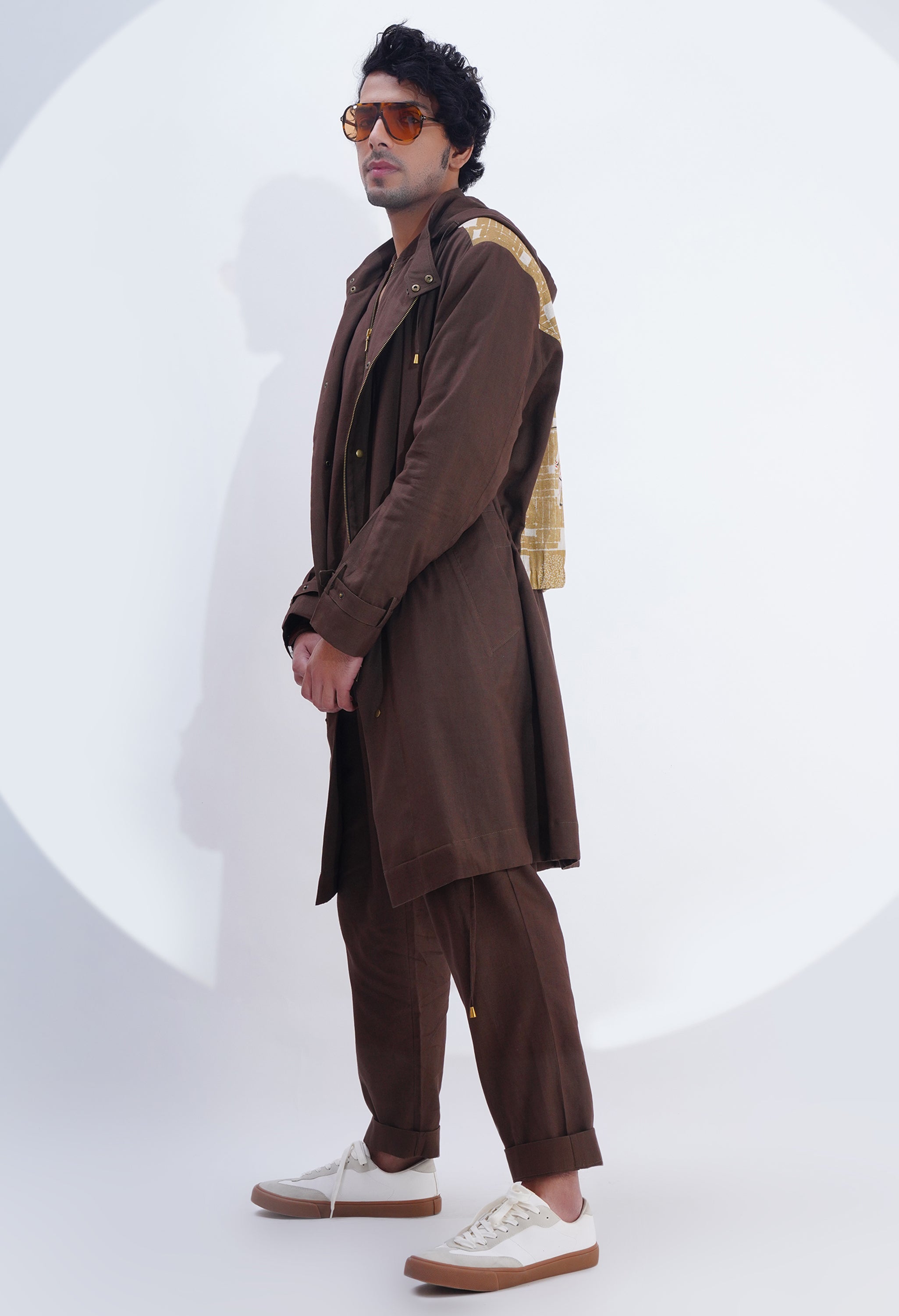 SOLID TRENCH WITH PRINTED BACK DETAILING